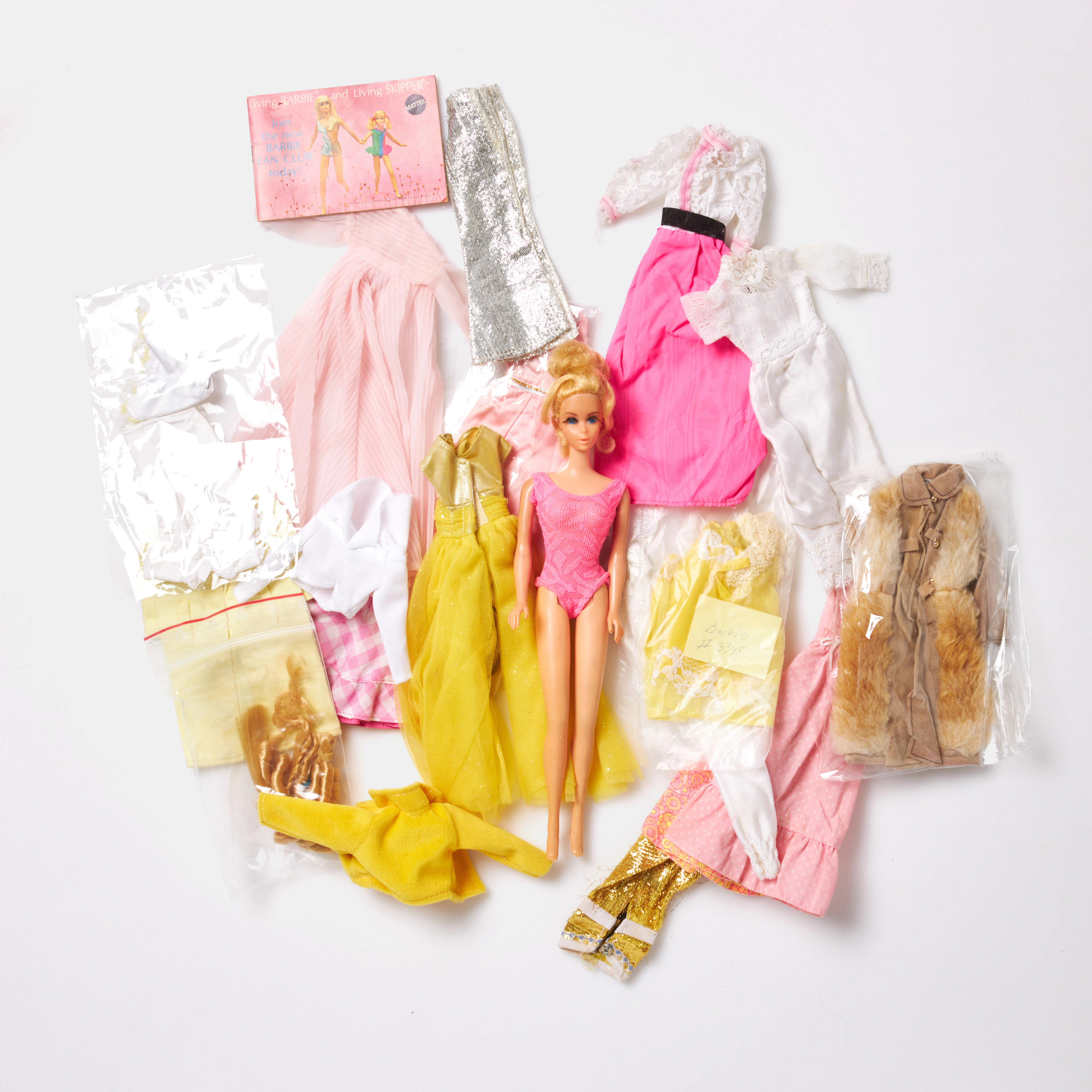 MATTEL, Barbie "Living Doll", med kläder och accessoarer, samt väska