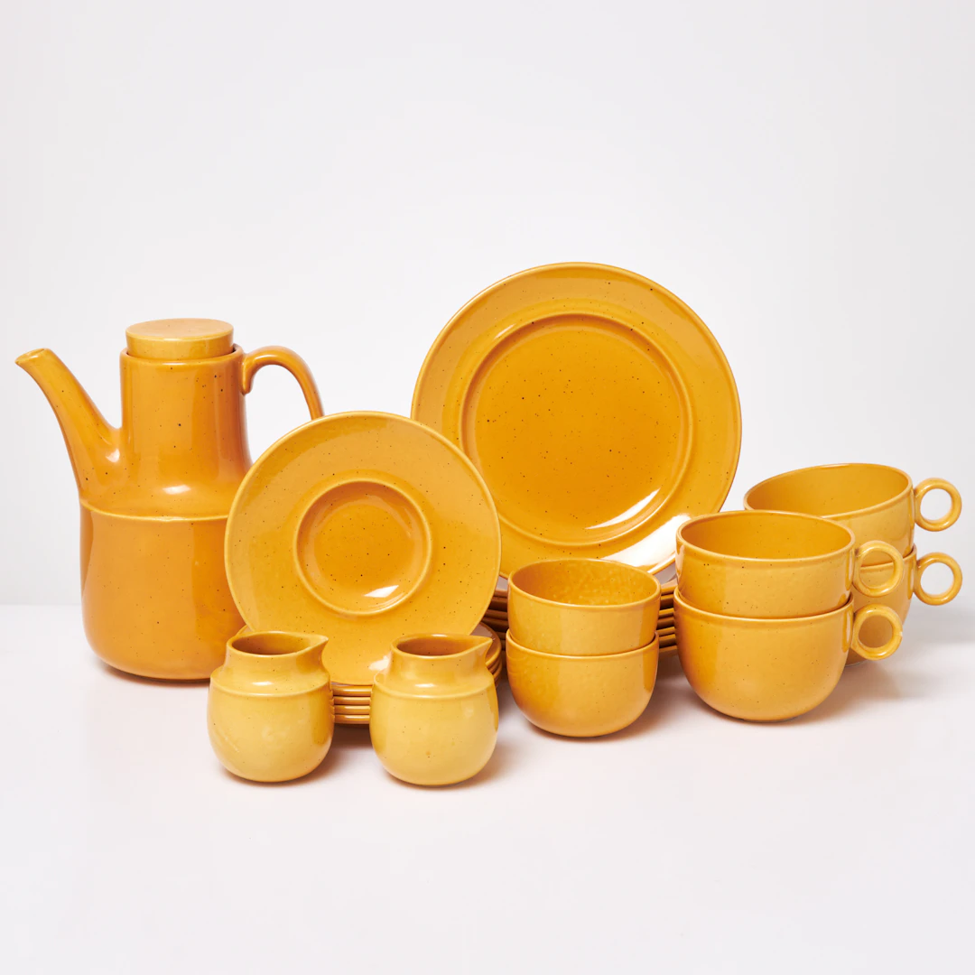 STIG LINDBERG. Kaffeservis, 17 delar, "Primula", glaserat stengods