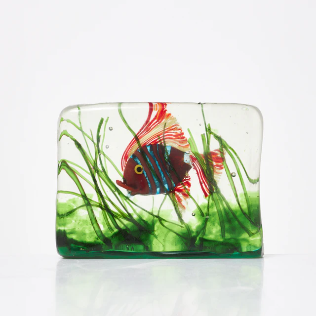 GLASBLOCK, 1900-tal, med fisk och alger, sannolikt Murano, Italien.