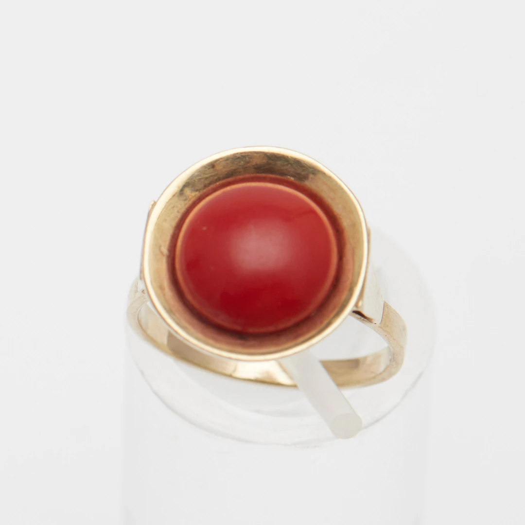 RING, 333er Gelbgold, Koralle.
