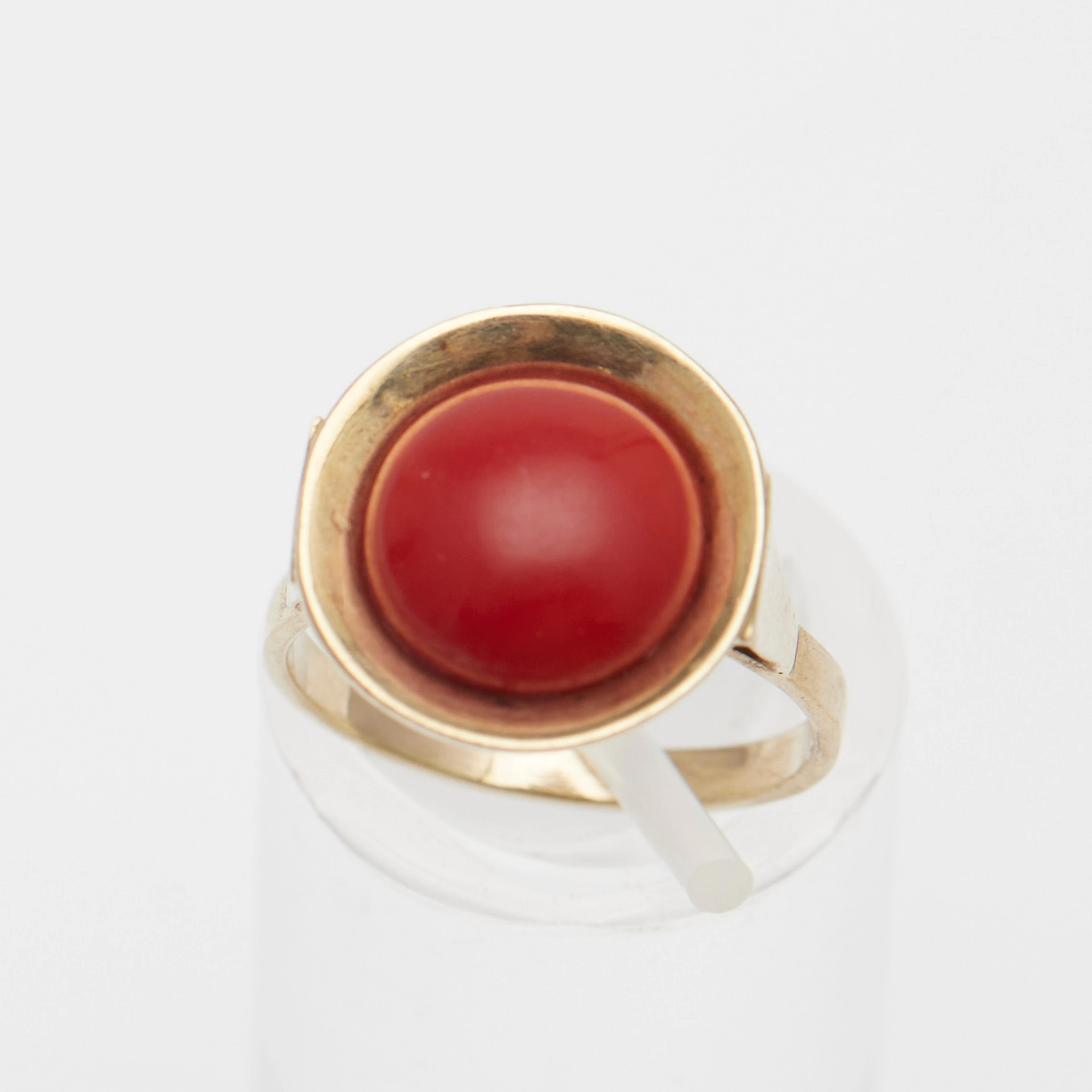 RING, 333er Gelbgold, Koralle.