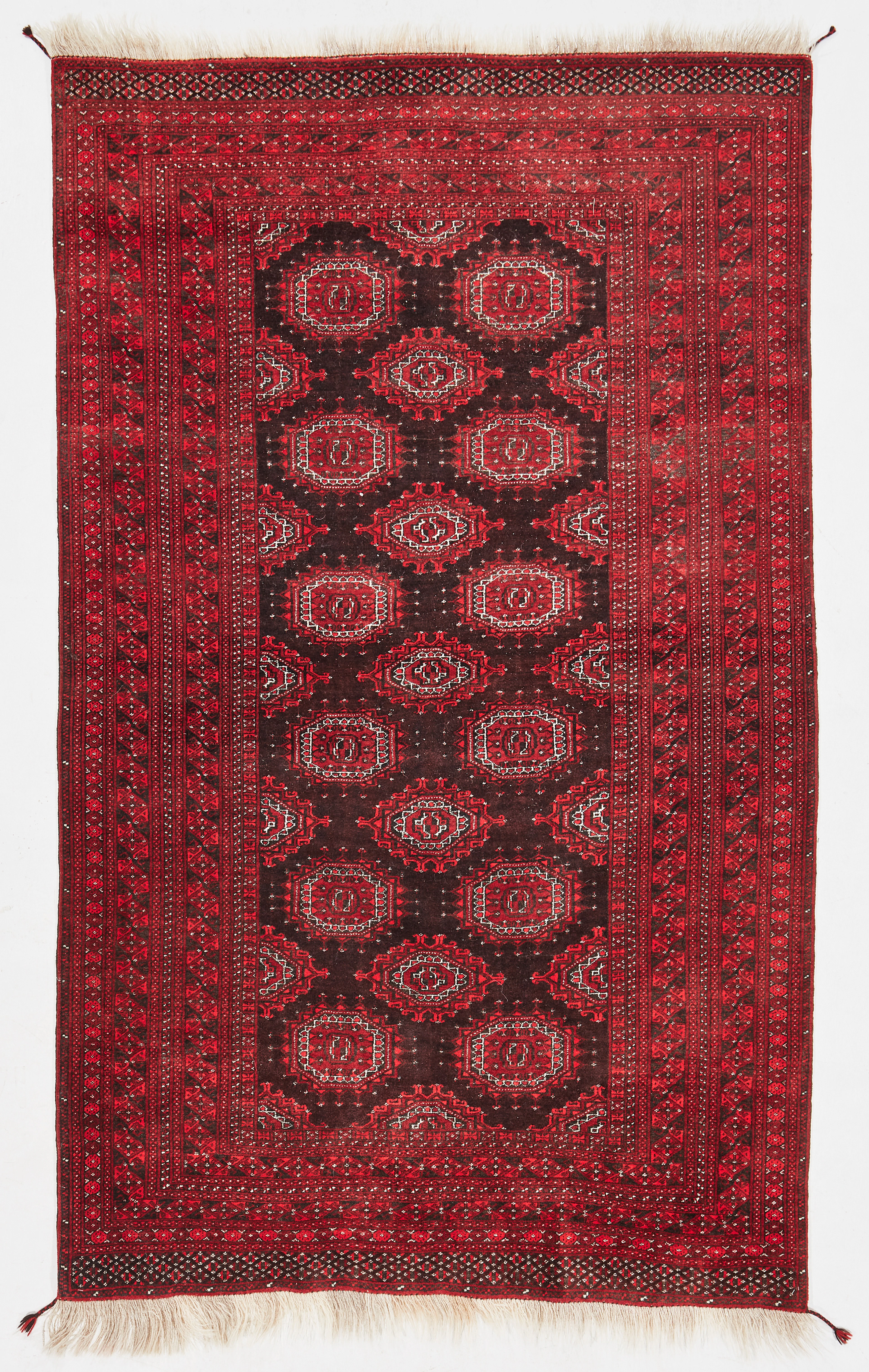 ORIENTMATTA, Turkmen, semiantik, huvudmatta, ca 224,5 x 136 cm.