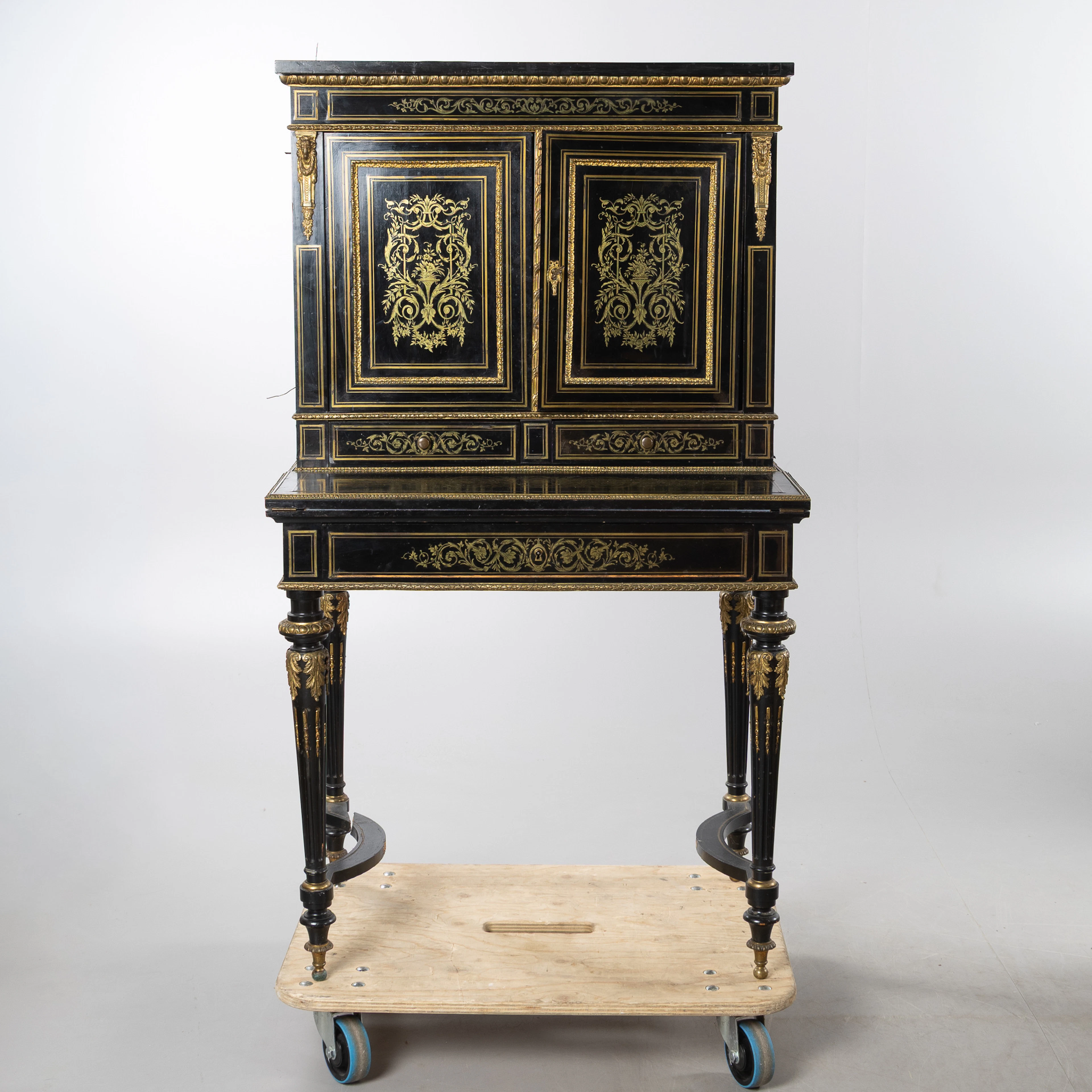 KABINETTSKÅP, Napoleon III-stil, omkring 1900.