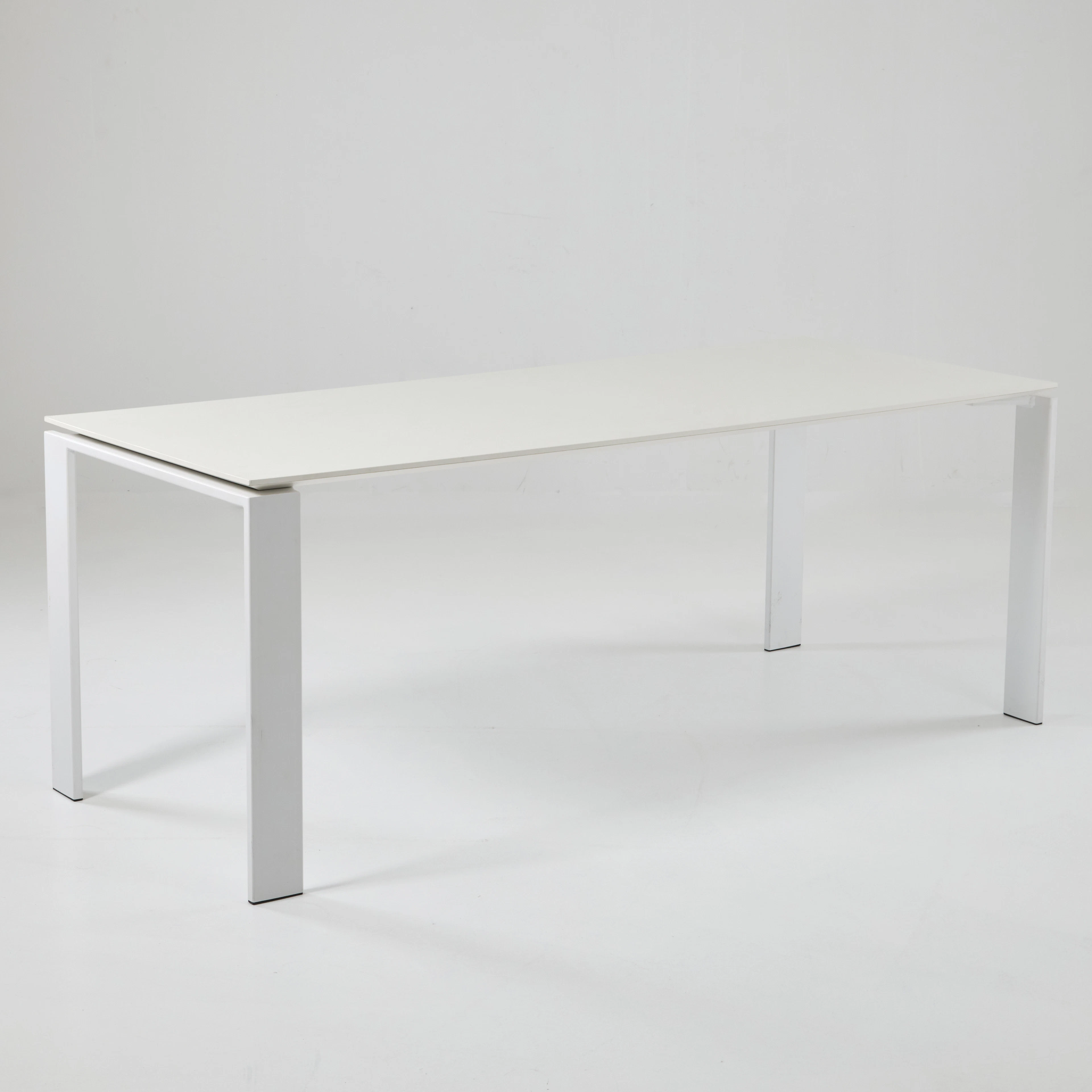 FERRUCCIO LAVIANI. matbord, "Four Table", för Kartell, laminat och stål.