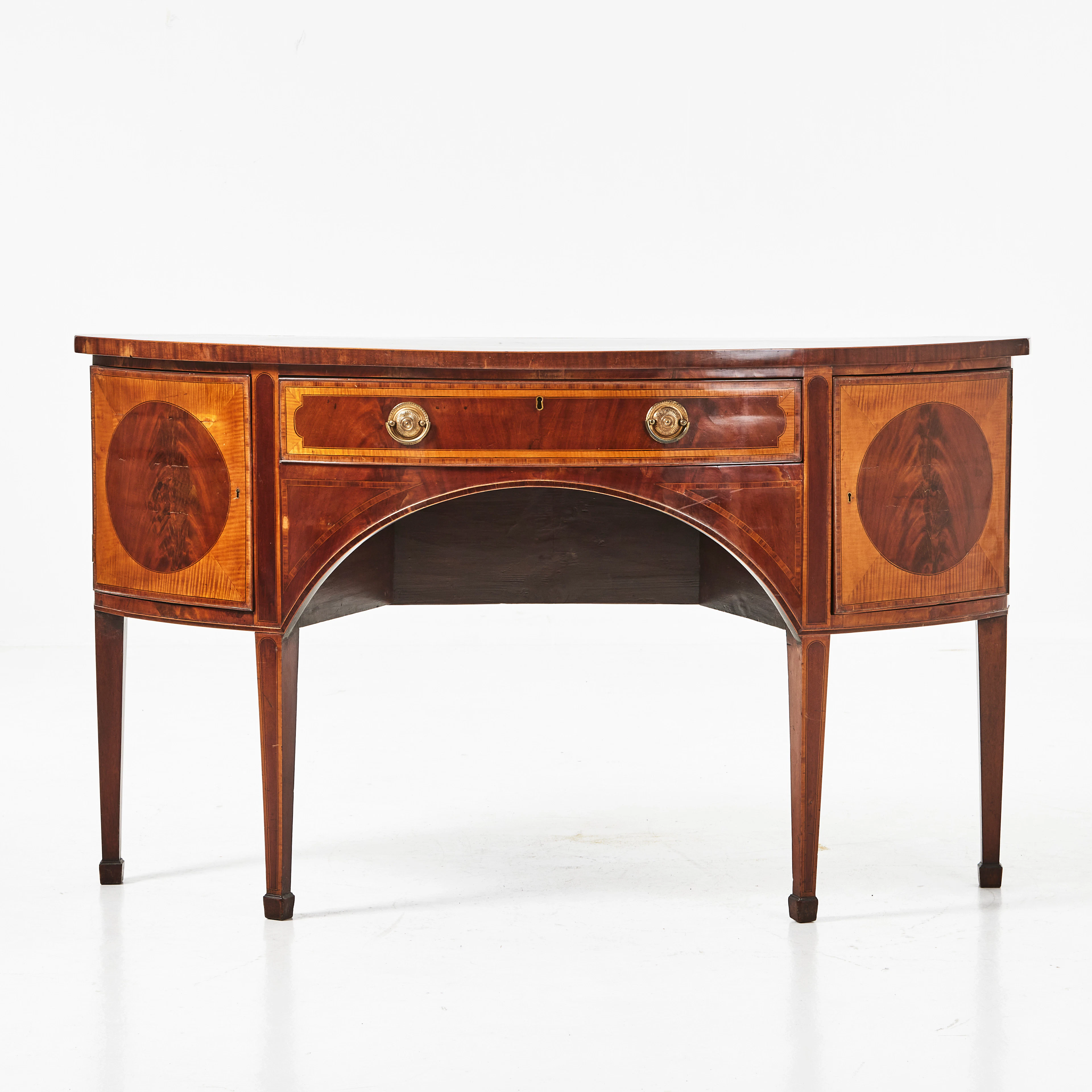 SIDEBOARD, England, Regency. Fanerat i mahogny med flera träslag