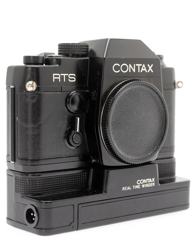 Contax RTS, 35mm-Spiegelreflexkamera ( SN 010235 ) mit Contax Real Time Winder.