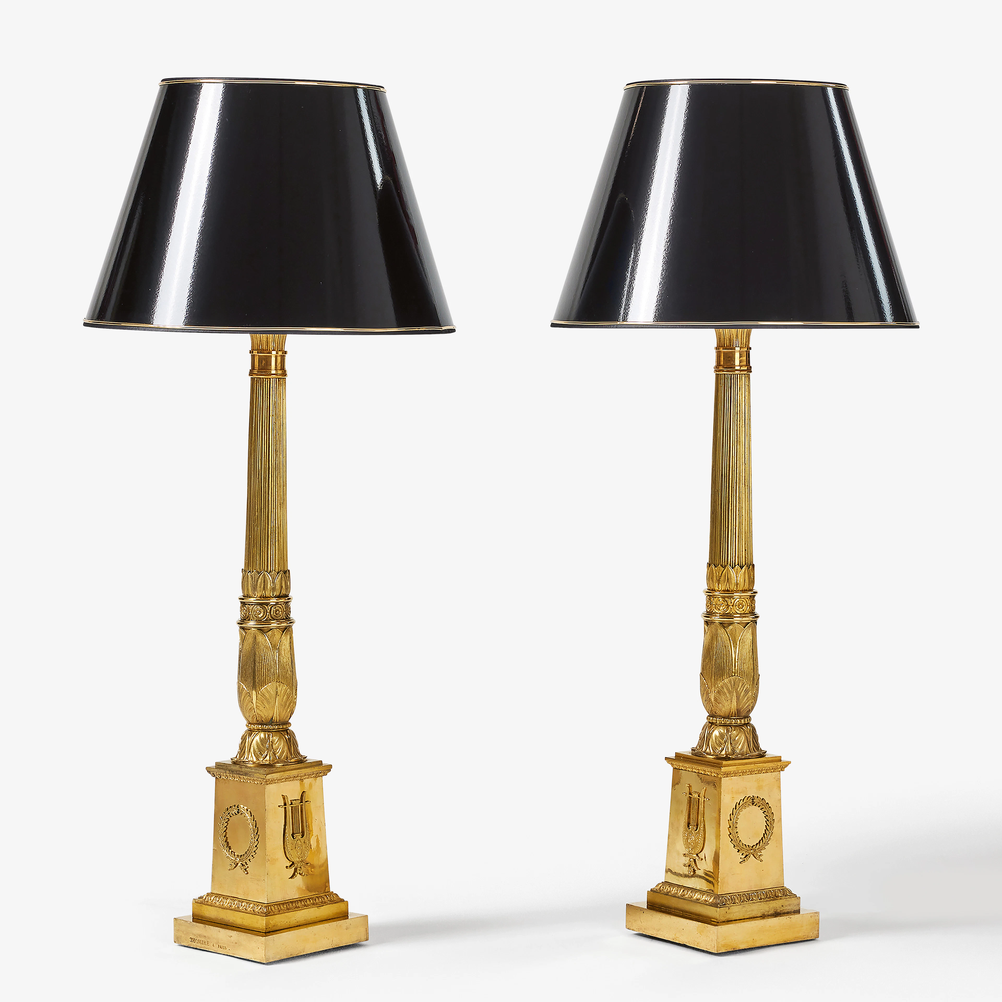 BORDSLAMPOR, ett par, parisarbeten i Restauration, 1800-talets första