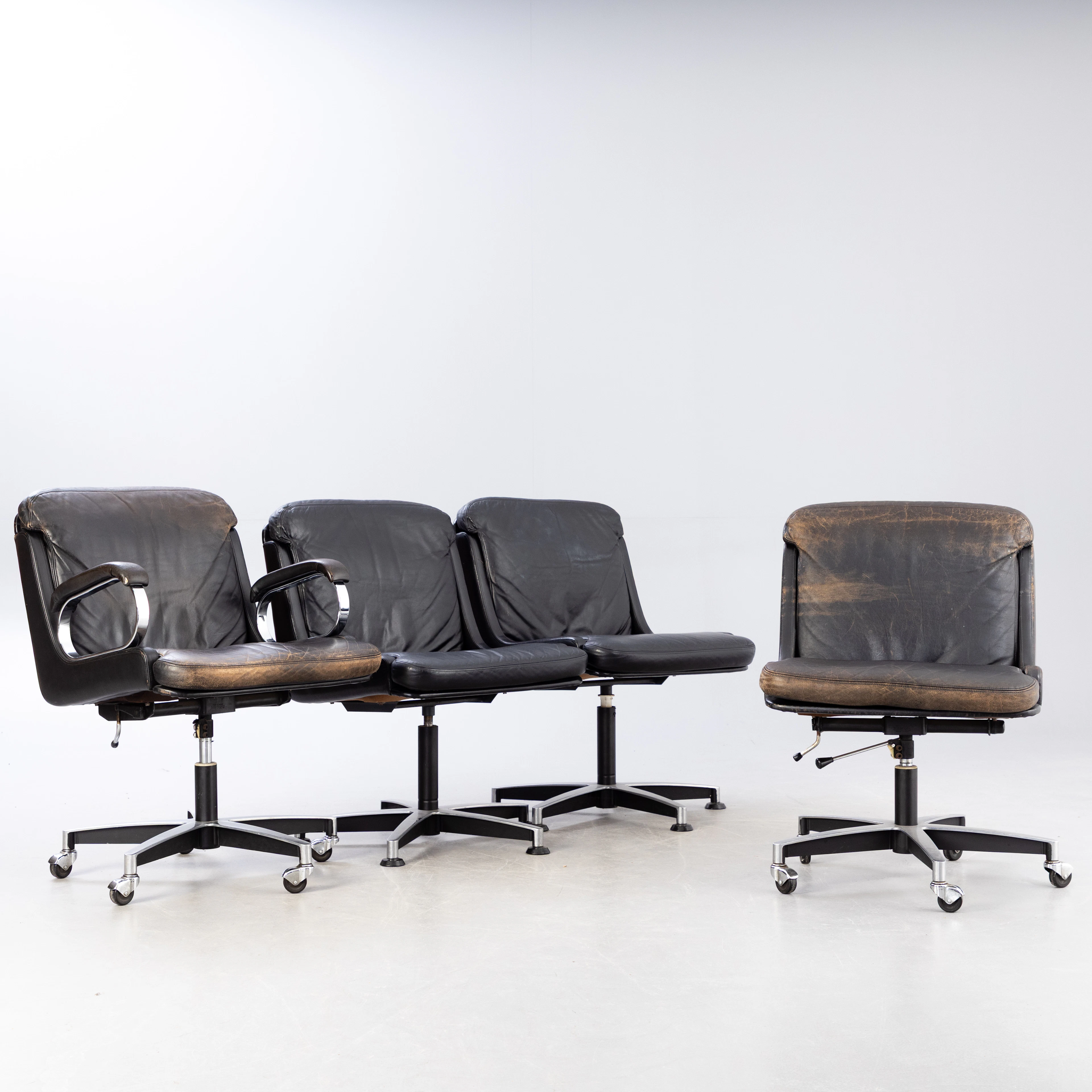 RING MØBELFABRIKK. Vier Leder-Sessel, Norwegen, 1970er Jahre (4).