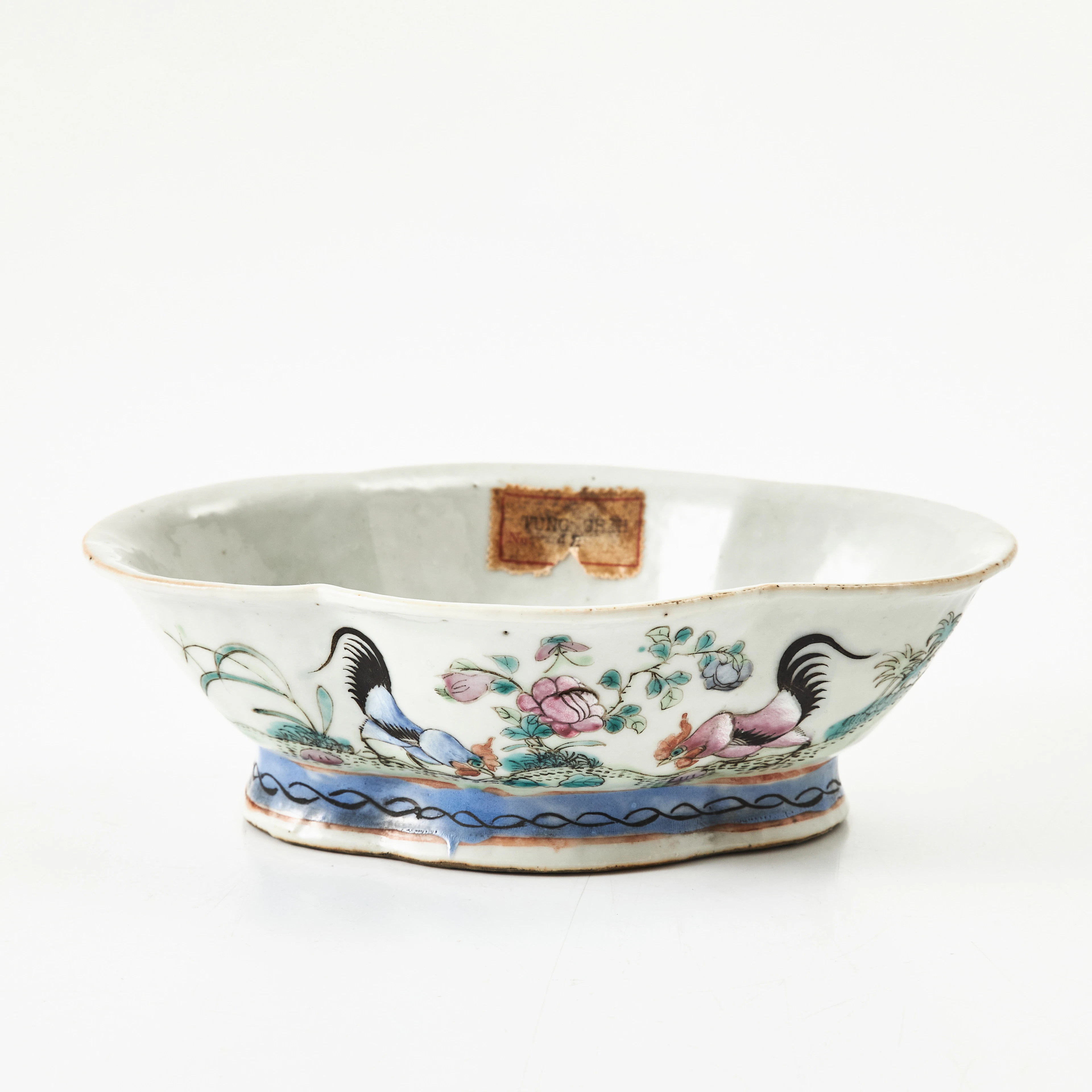 SKÅL, porslin, Kina, Guangxu (1875-1908), quatrefoil, dekor av tuppar