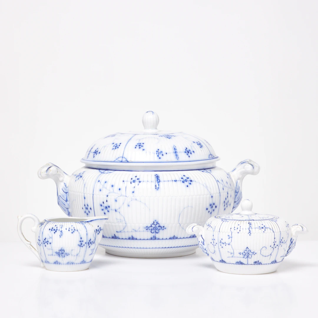 TERRIN, GRÄDDKANNA, SOCKERSKÅL. 3 dlr, "Dresden", porslin, Villeroy & Boch.