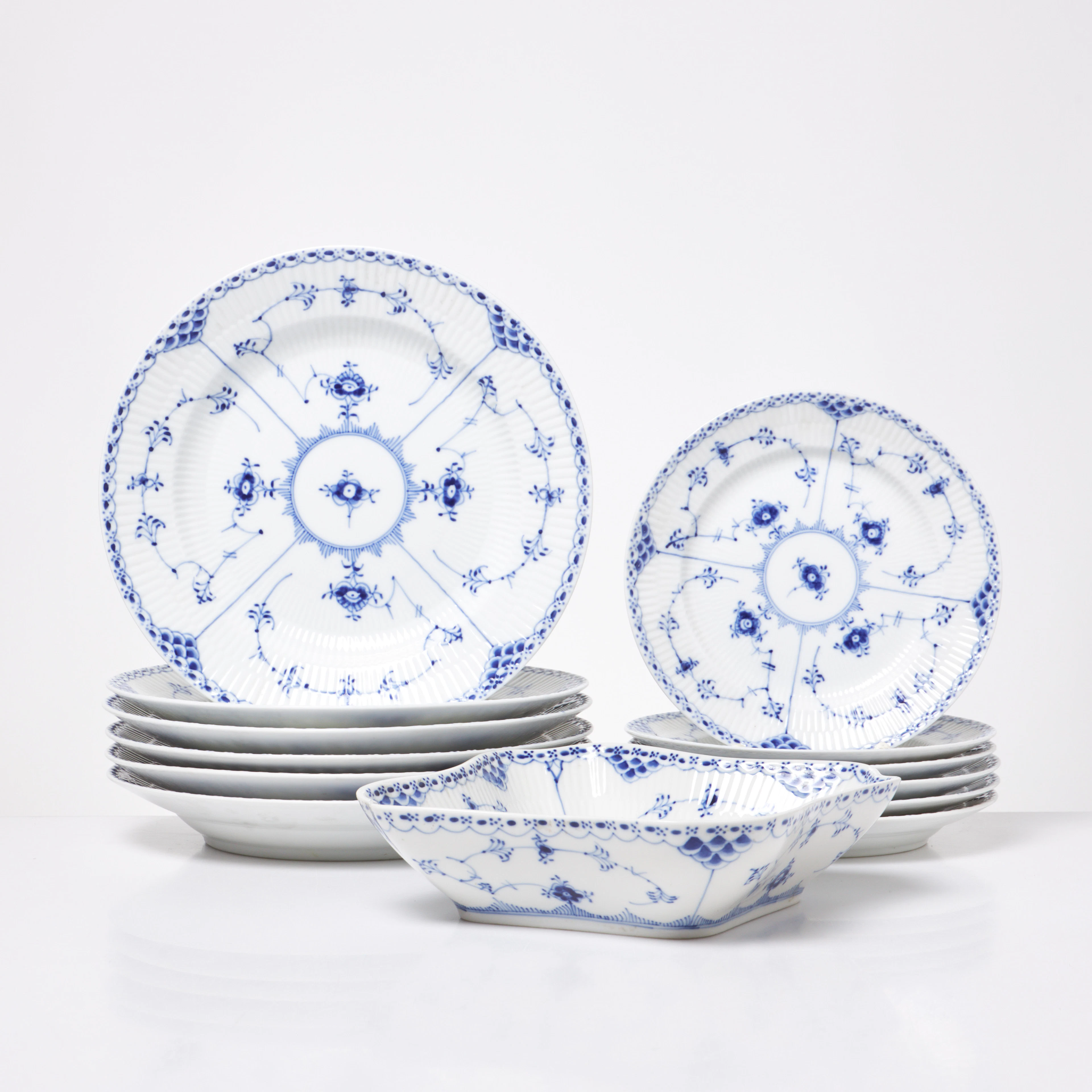ROYAL COPENHAGEN, Servisdelar, 13 dlr, porslin, dekor i underglasyrblått.