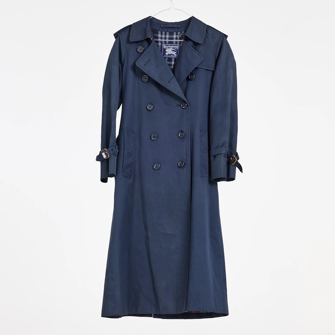 BURBERRY. Trenchcoat, marinblå, med avtagbart foder i 100% ull.