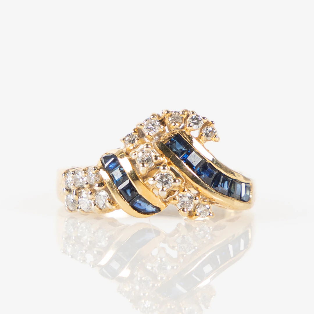 RING, 18K, med fasettslipade safirer och briljantslipade diamanter.