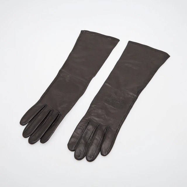MM6 MAISON MARGIELA. Handschuhe, Midi-Länge, glasiertes Lammleder