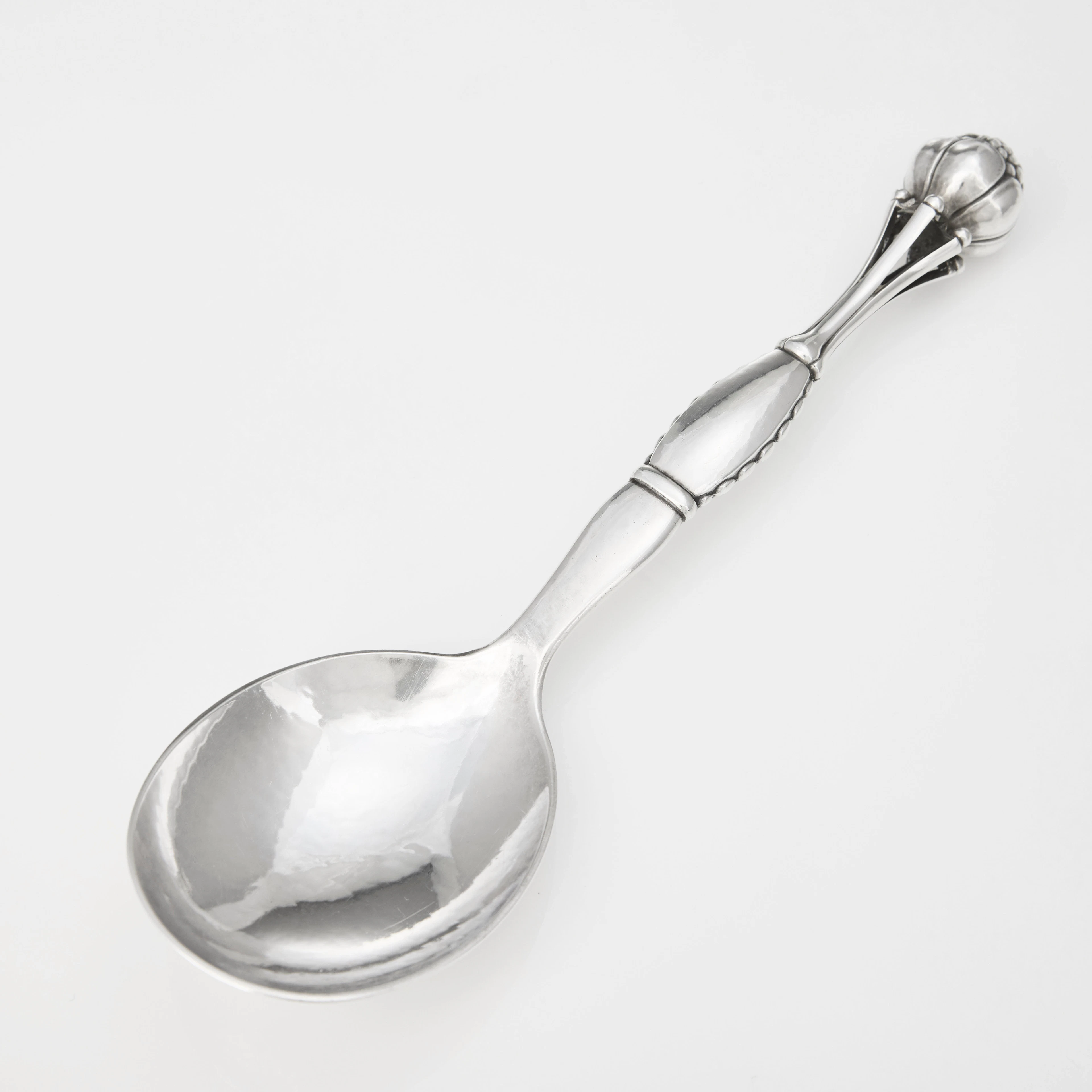GEORG JENSEN. Sked / Bärsked, sterlingsilver, Danmark 1915-1927. Design nr 38.