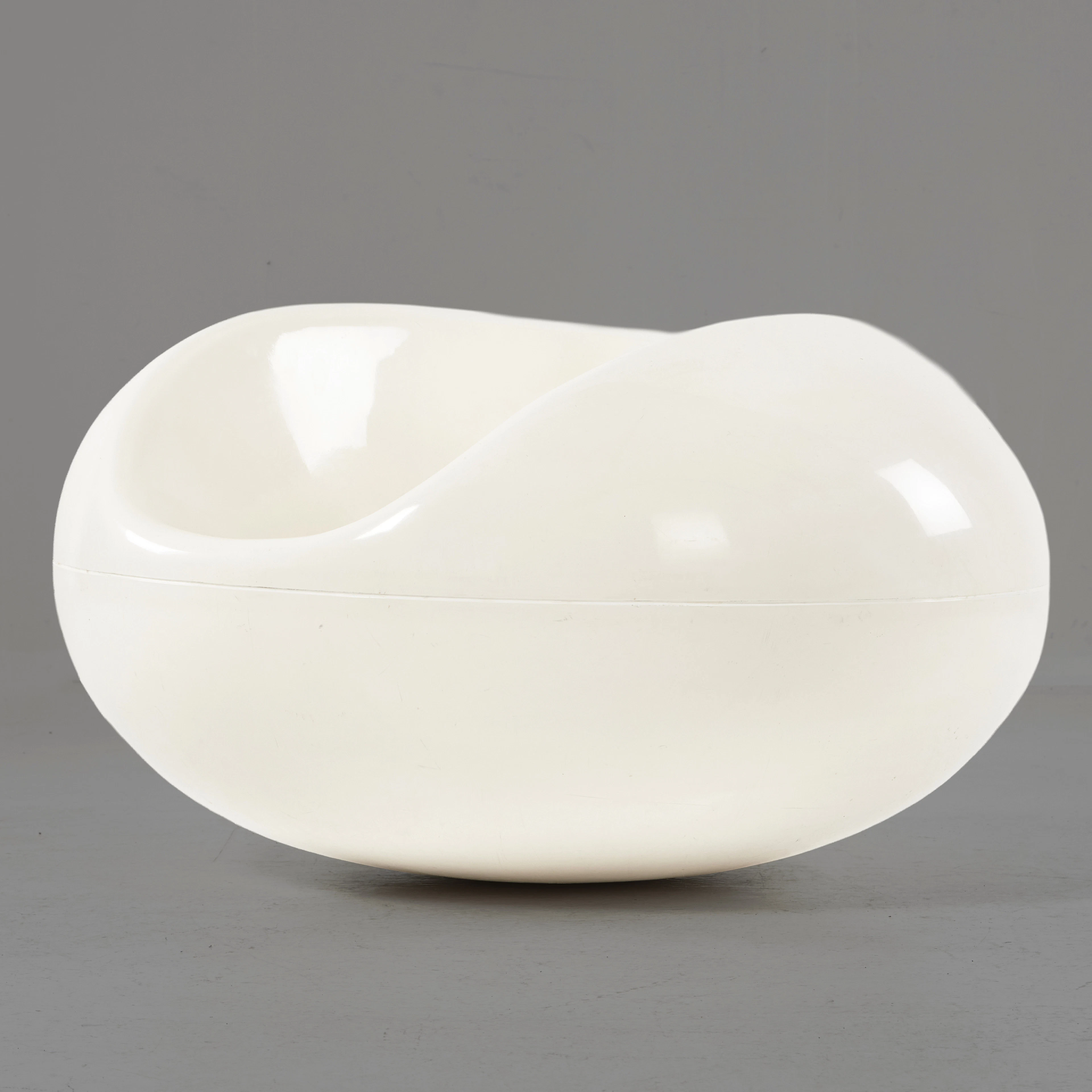 EERO AARNIO. Fåtölj, "Pastilli", Asko Finland, vit glasfiberförstärkt plast.