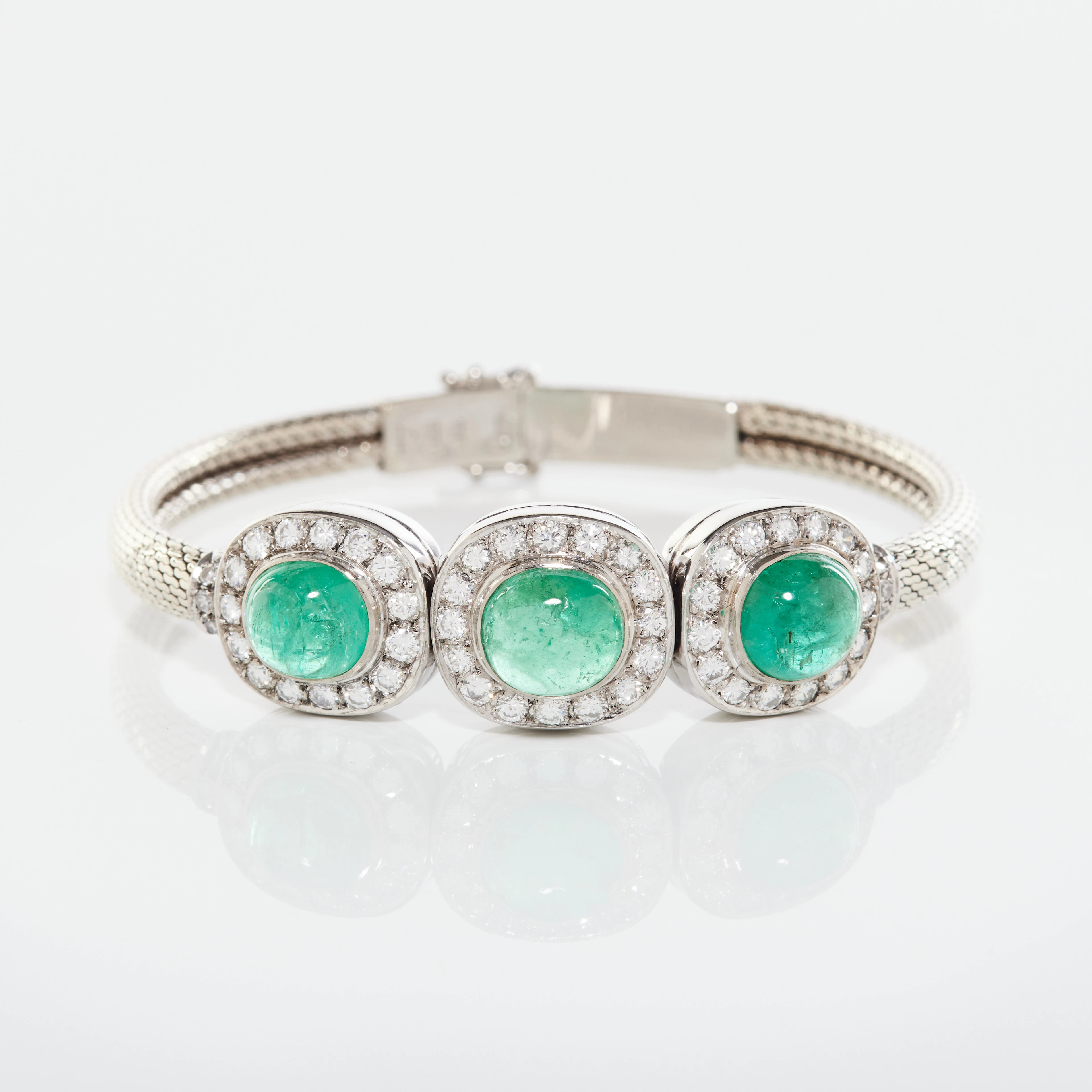 ARMBAND, 18K vitguld, smaragder samt diamanter, Stockholm 1961.