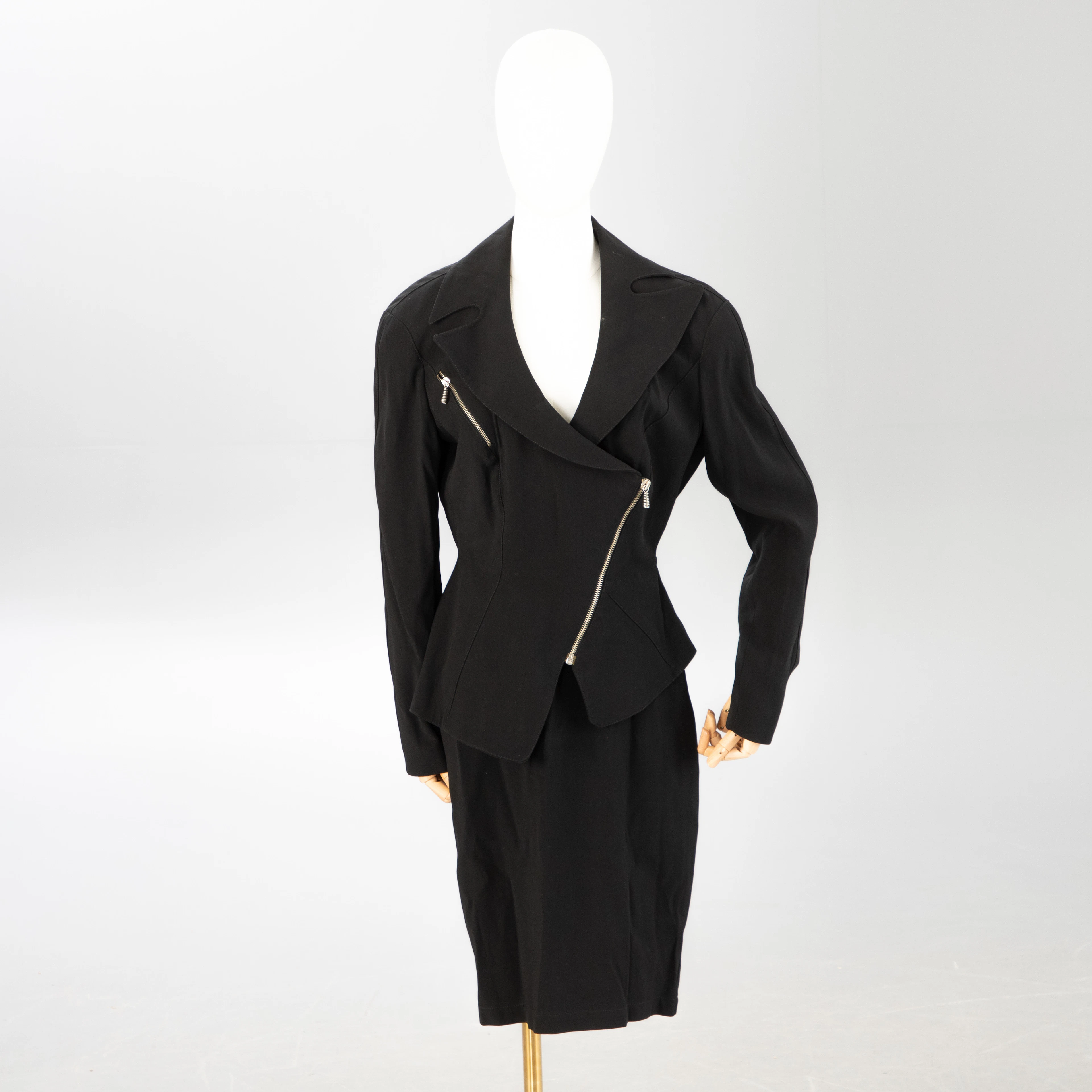 Thierry Mugler, 2-tlg. Kostüm: Blazer+Rock, schwarz (2).