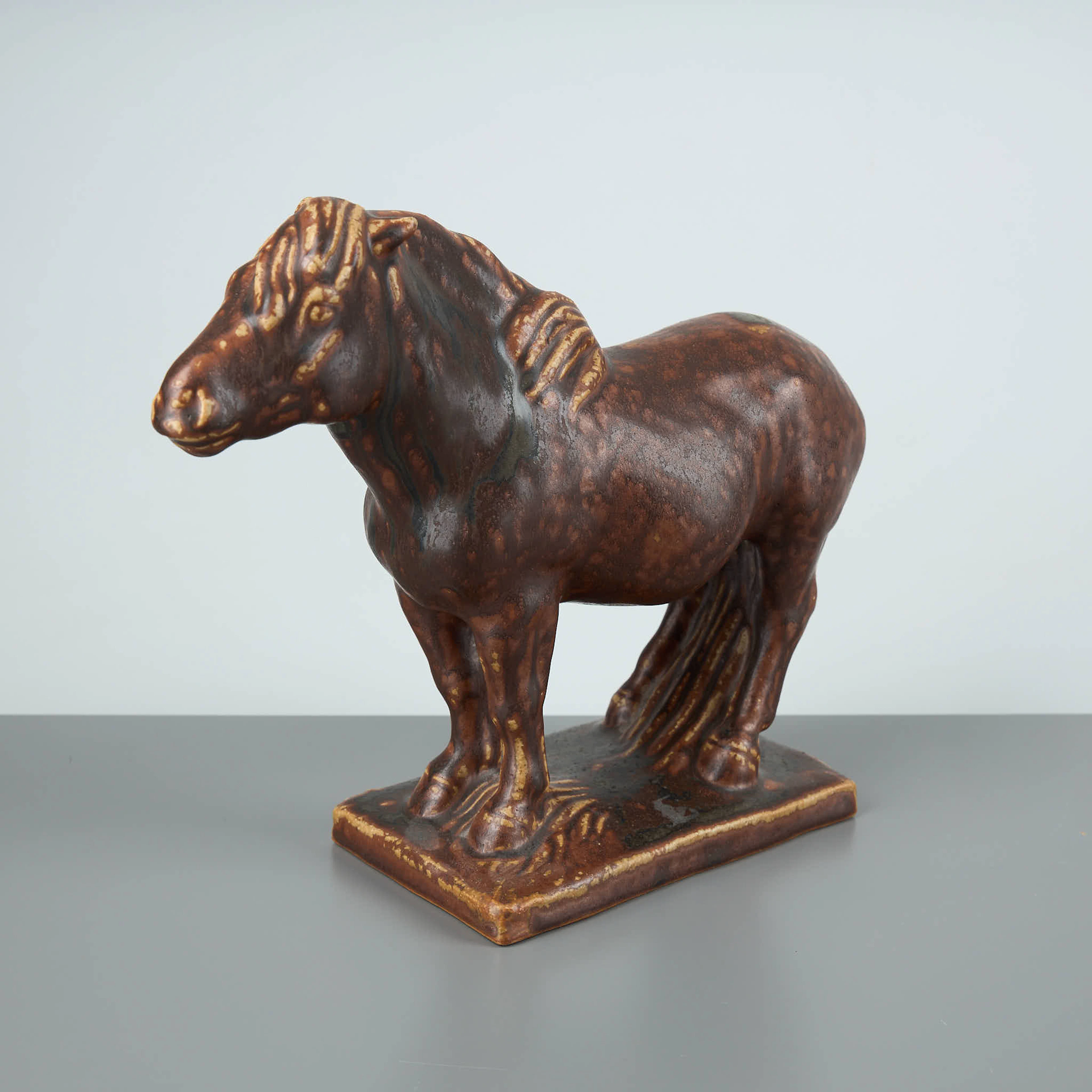 FIGURIN. Häst, nr PU136 A33, Kotto, Bing & Gröndahl. Danmark.
