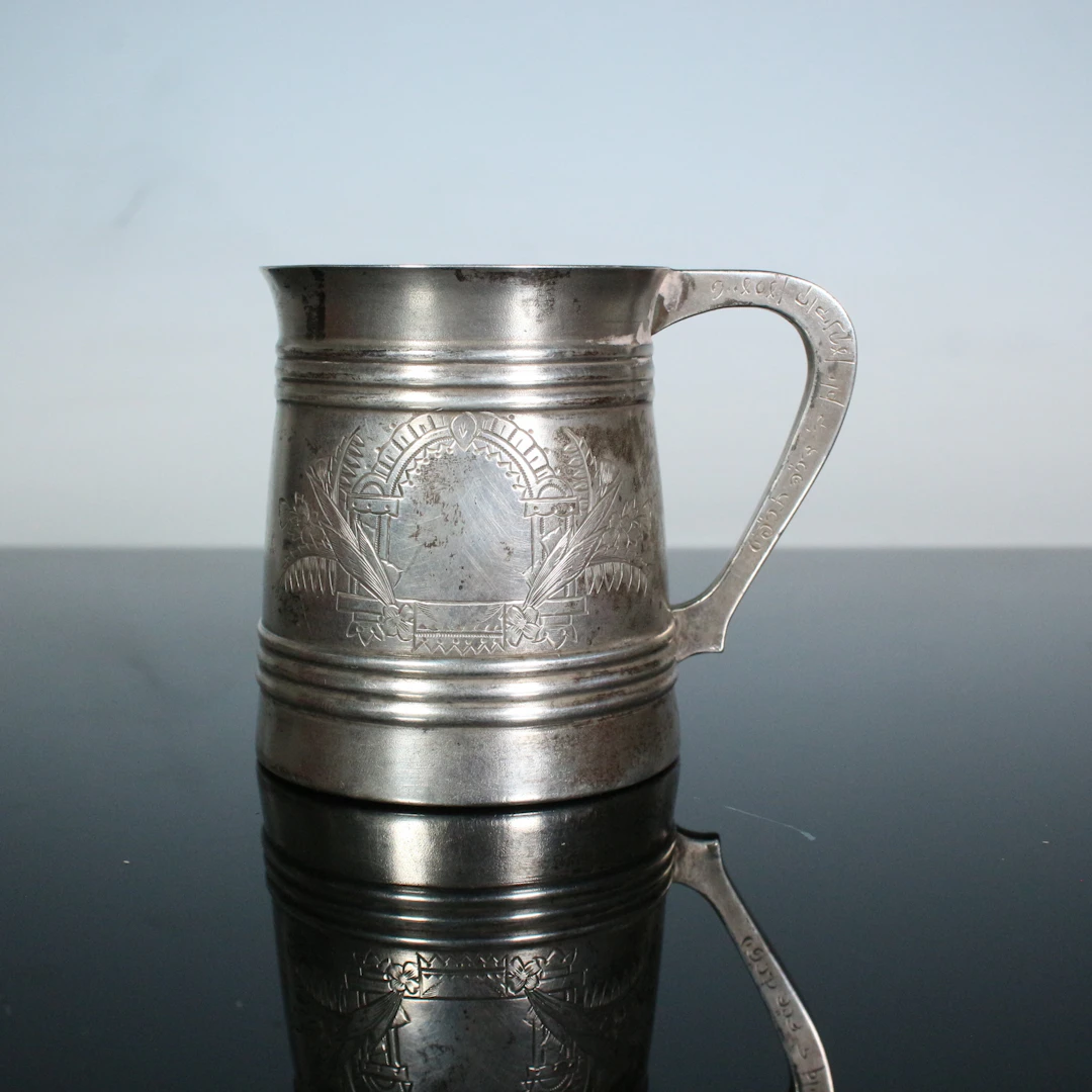 ANATOLI APOLLONOWITSCH ARTSYBASHEV. Henkelbecher, 84 Zolotnik/ 875er