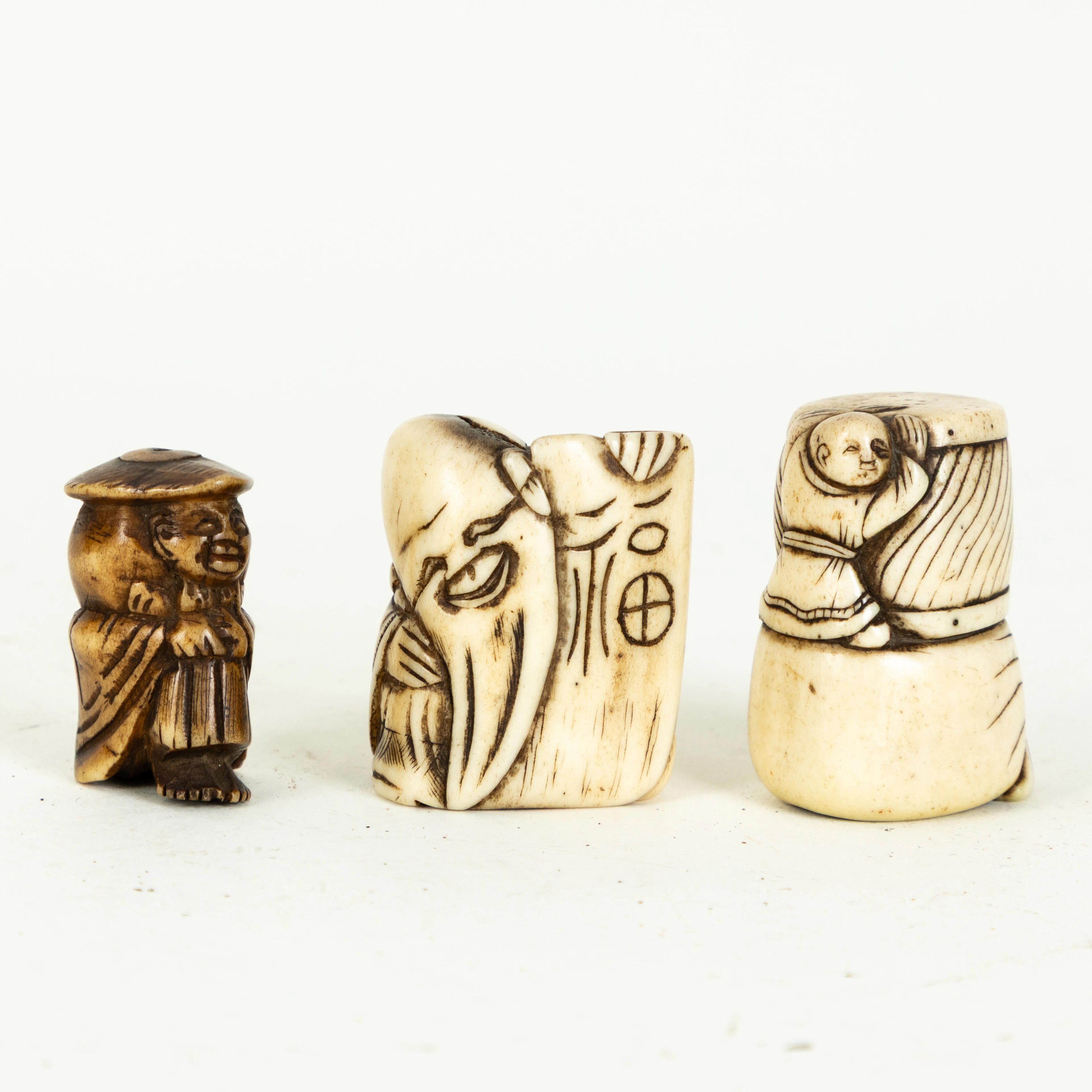 Drei Netsuke, Japan, 20. Jh. (3).