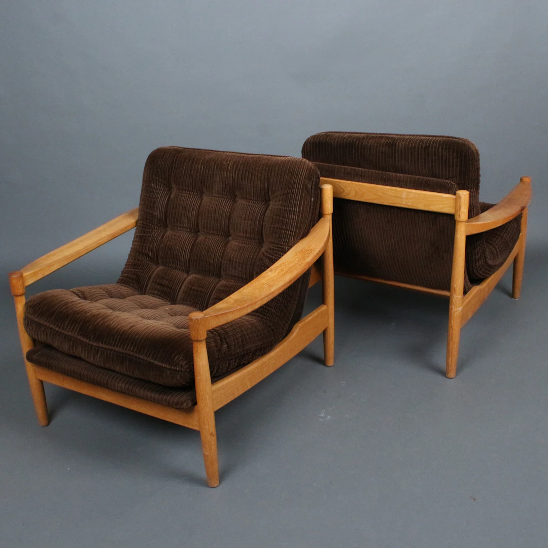 Paar skandinavische Easy Chairs der 1970er, Kord, Eiche.