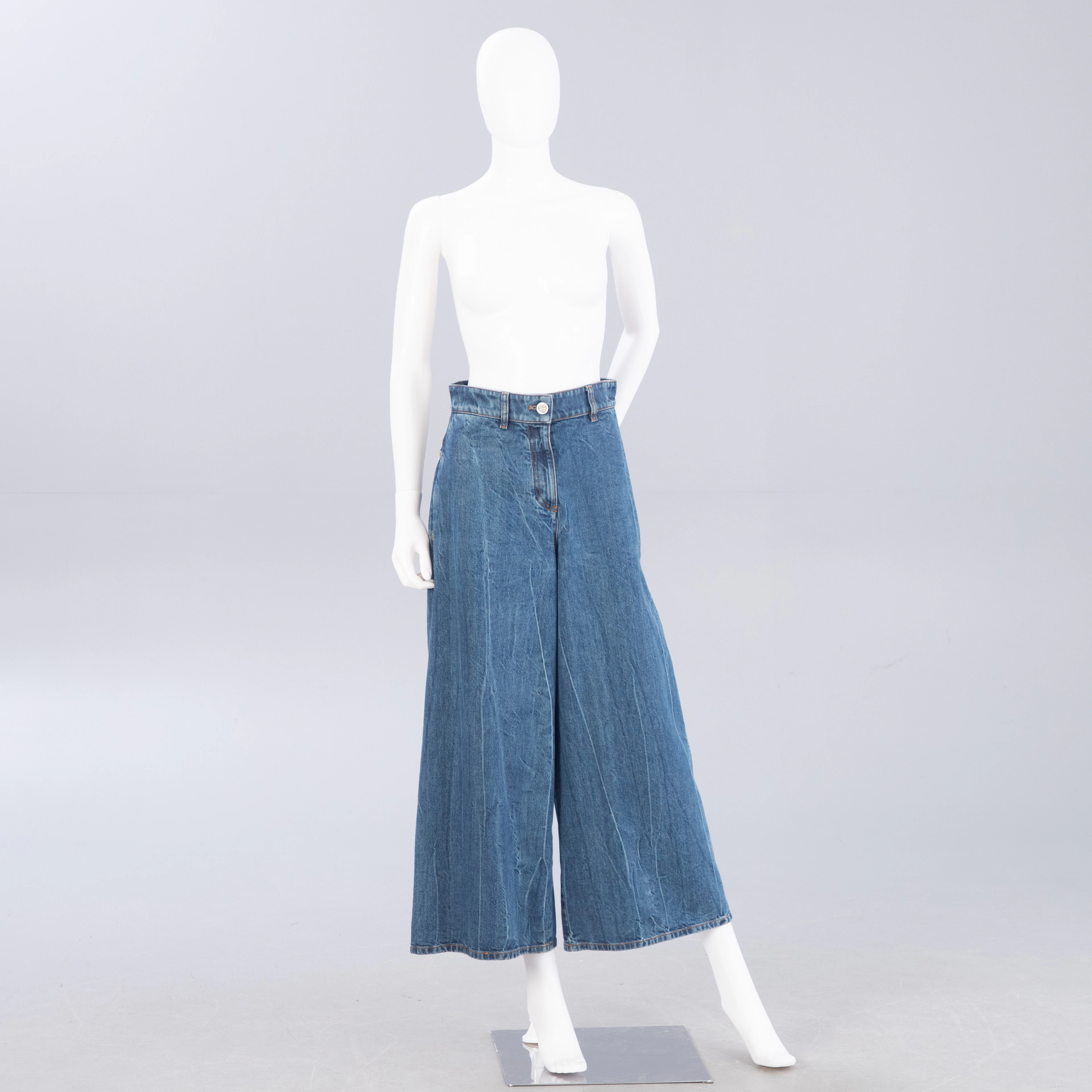 CHANEL. 3/4 Jeans Wide Leg, Kollektion 2019, FR 36.