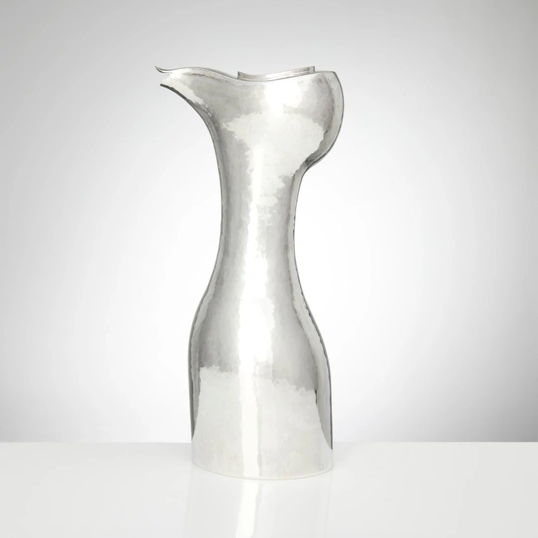 OLLE OHLSSON. Vatten-/Vinkanna, sterlingsilver, Stockholm 2007. Original.