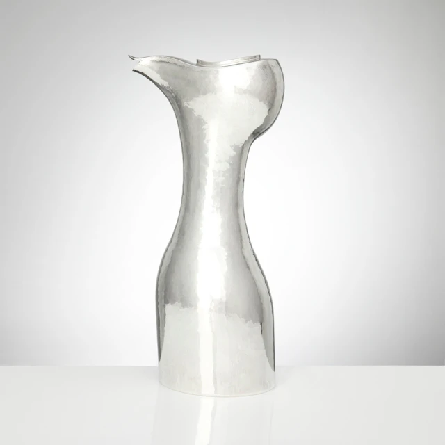 OLLE OHLSSON. Vatten-/Vinkanna, sterlingsilver, Stockholm 2007. Original.