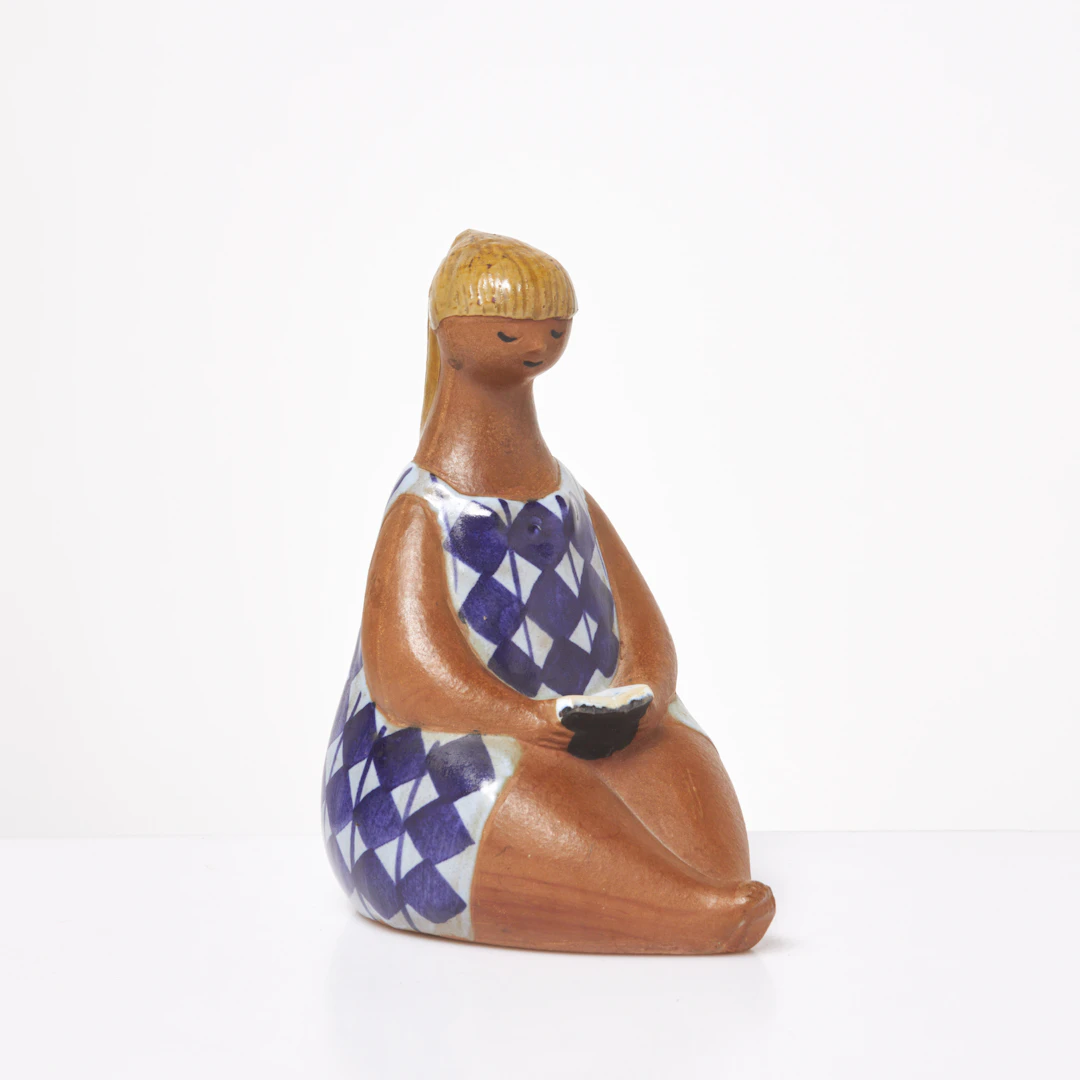 LISA LARSON. "Amalia", figurin, ur serien "ABC-Flickorna", glaserat