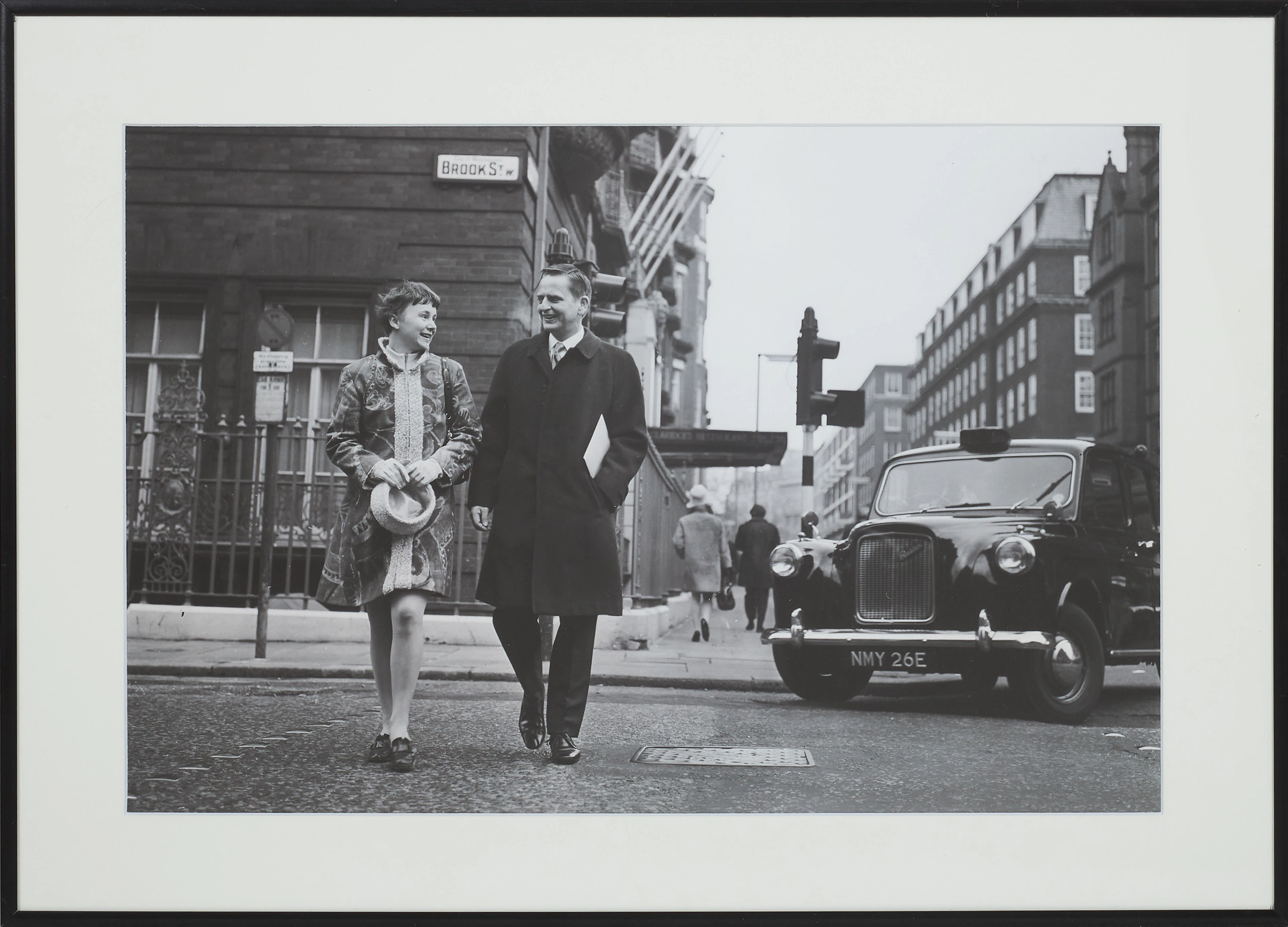 ROLF ADLERCREUTZ. Paret Olof och Lisbeth Palme, London 1970, arkivbeständig