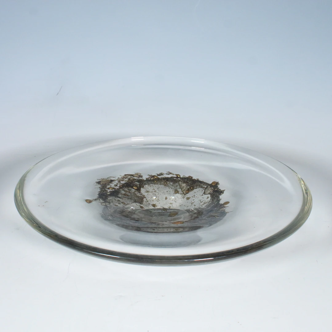 PEILL&PUTZLER. Mundgeblasene Glasschale mit Goldeinschlüsse. Serie