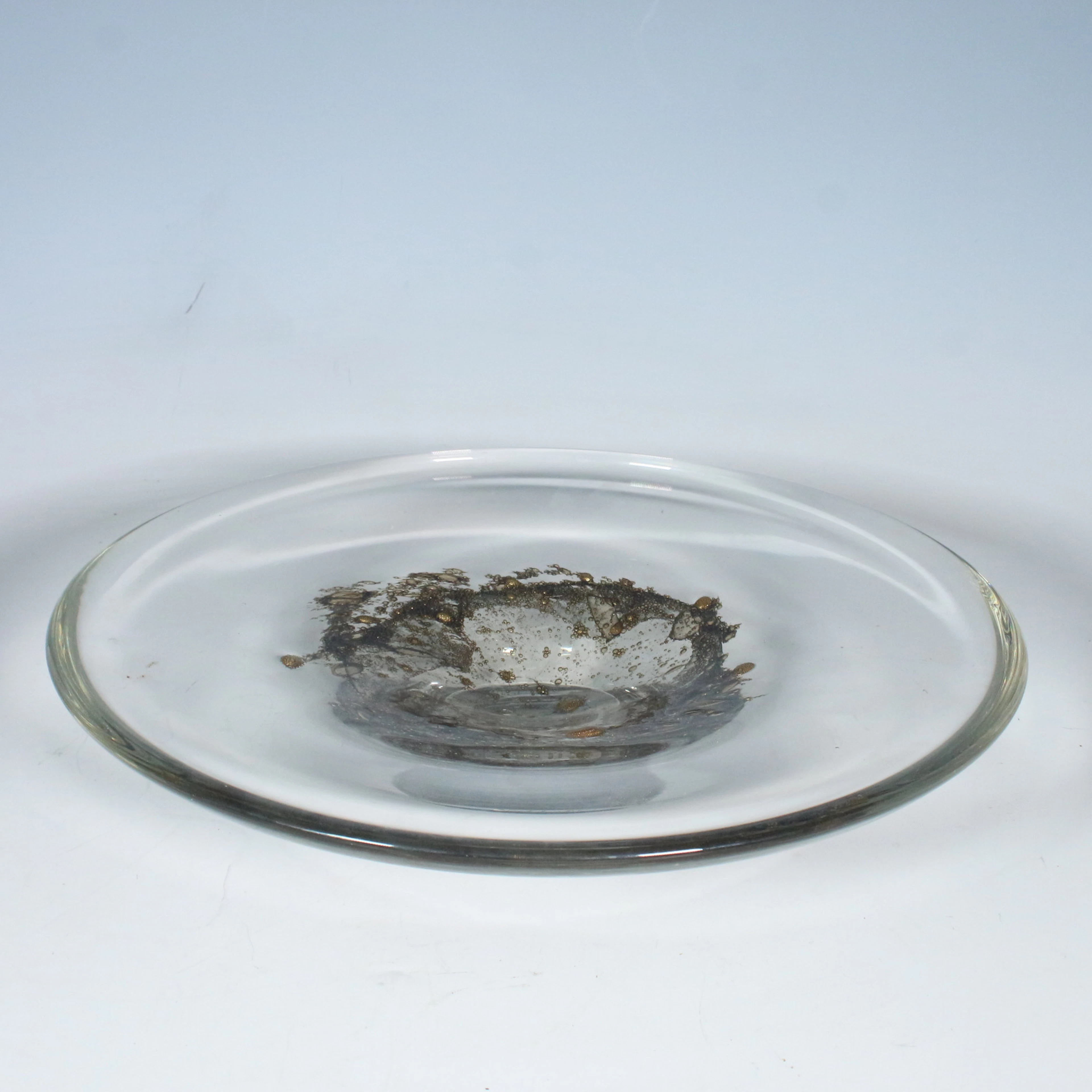 PEILL&PUTZLER. Mundgeblasene Glasschale mit Goldeinschlüsse. Serie