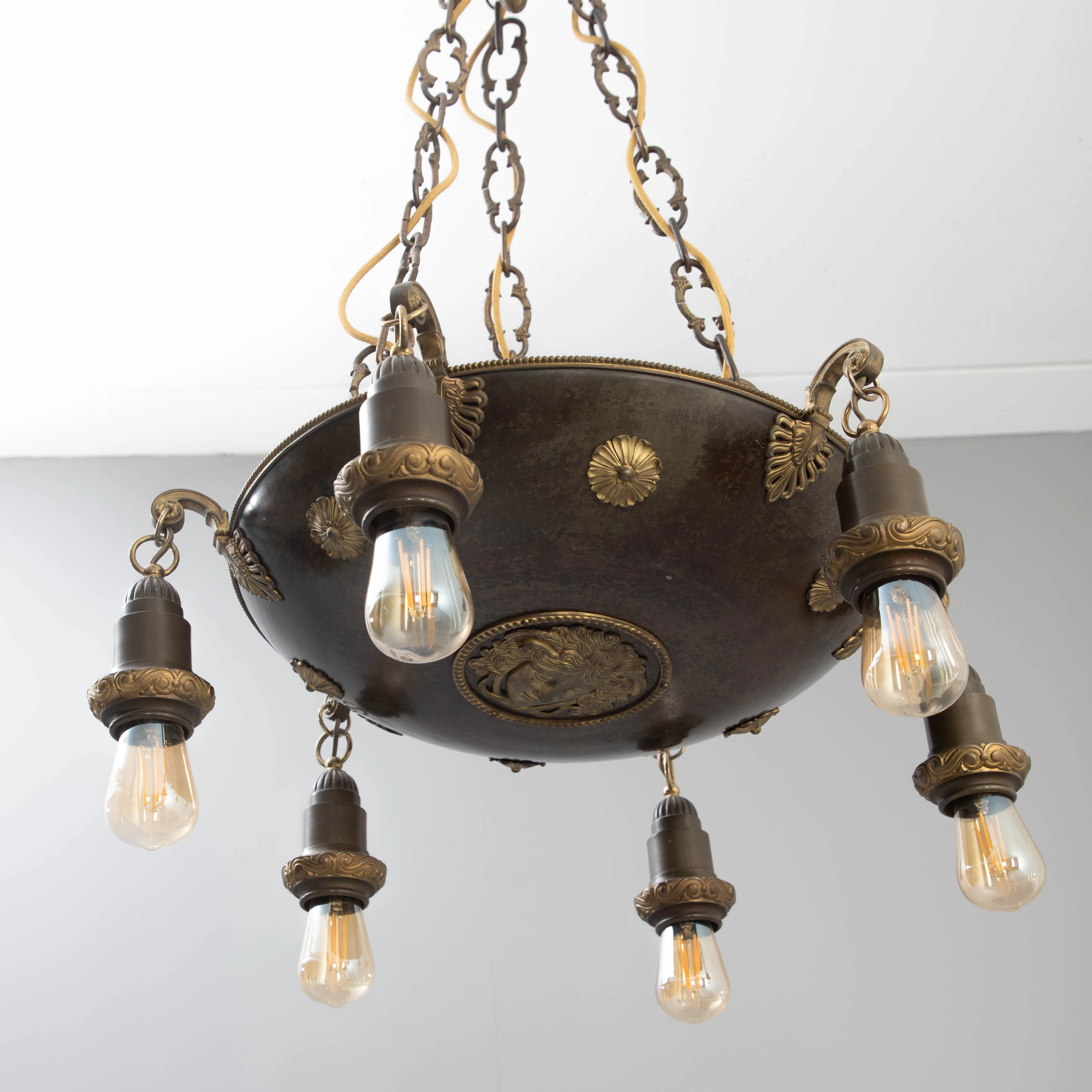 Große Deckenlampe mit Medusenhaupt, Deutschland, 1920/30er Jahre.