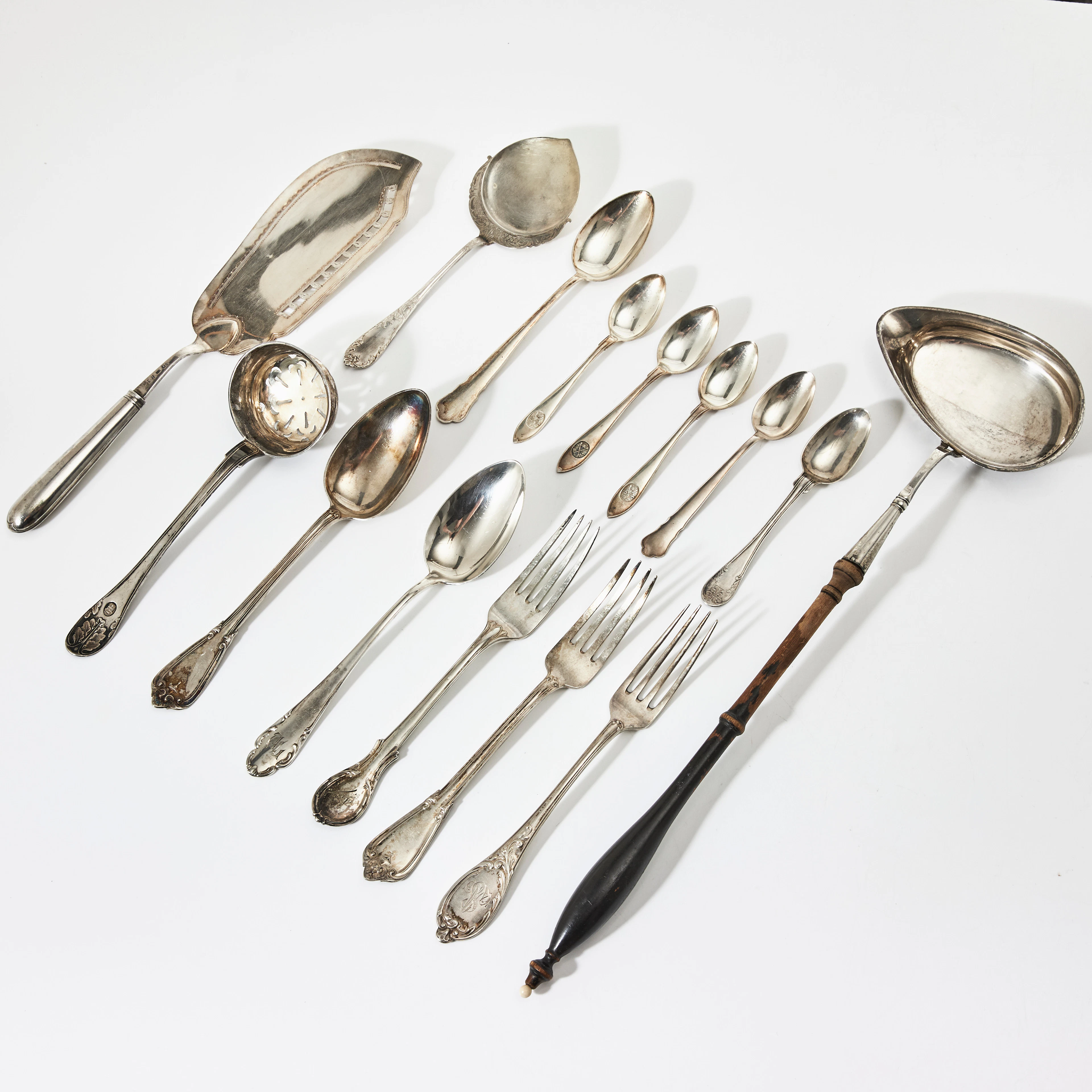 SOPPSLEV, FISKSPADE, SOCKERSTRÖARE, SKEDAR, GAFFLAR, silver, 18/1900-tal.