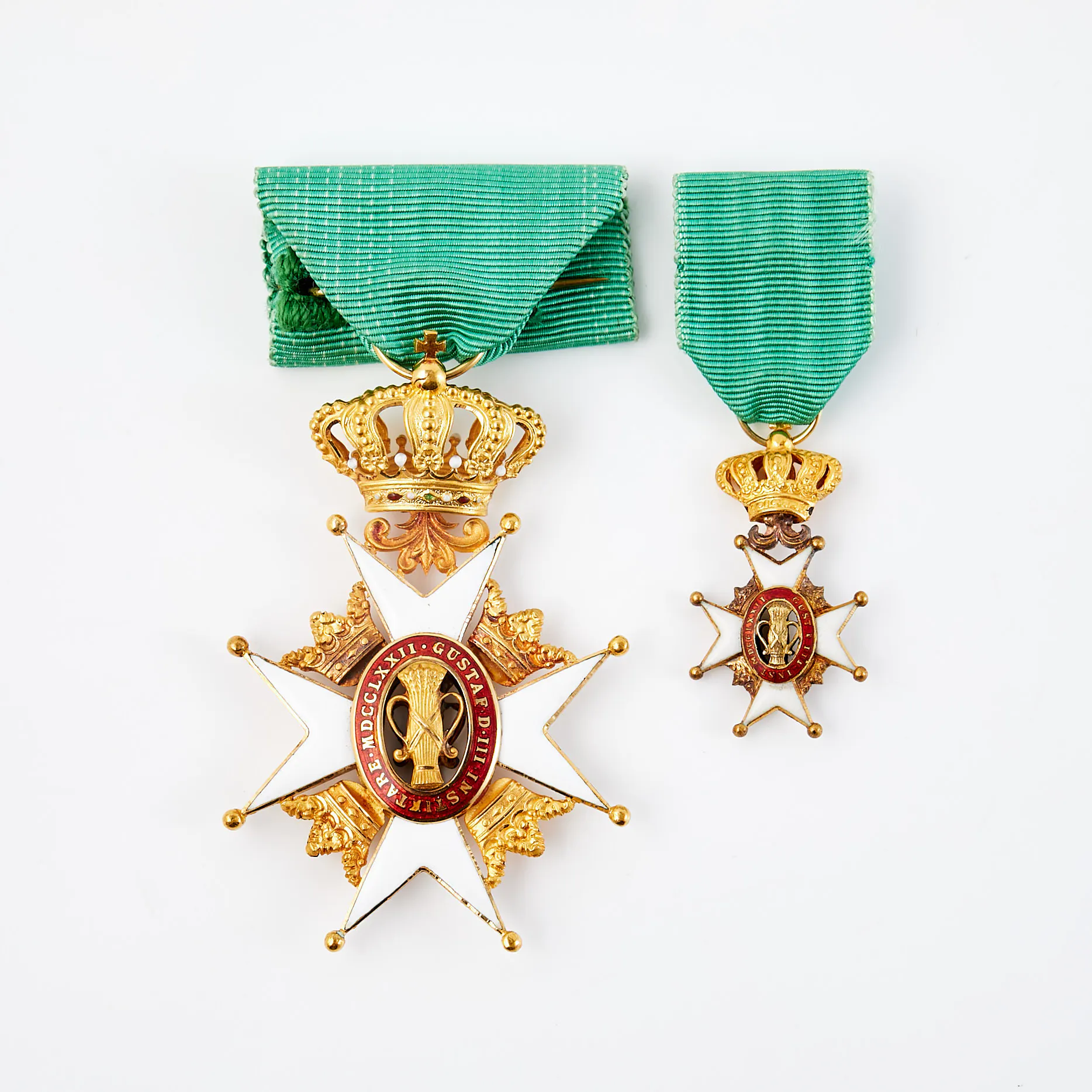 Varav KUNGLIGA VASAORDEN, (2) varav en miniatyr, 18 k, riddare I klass