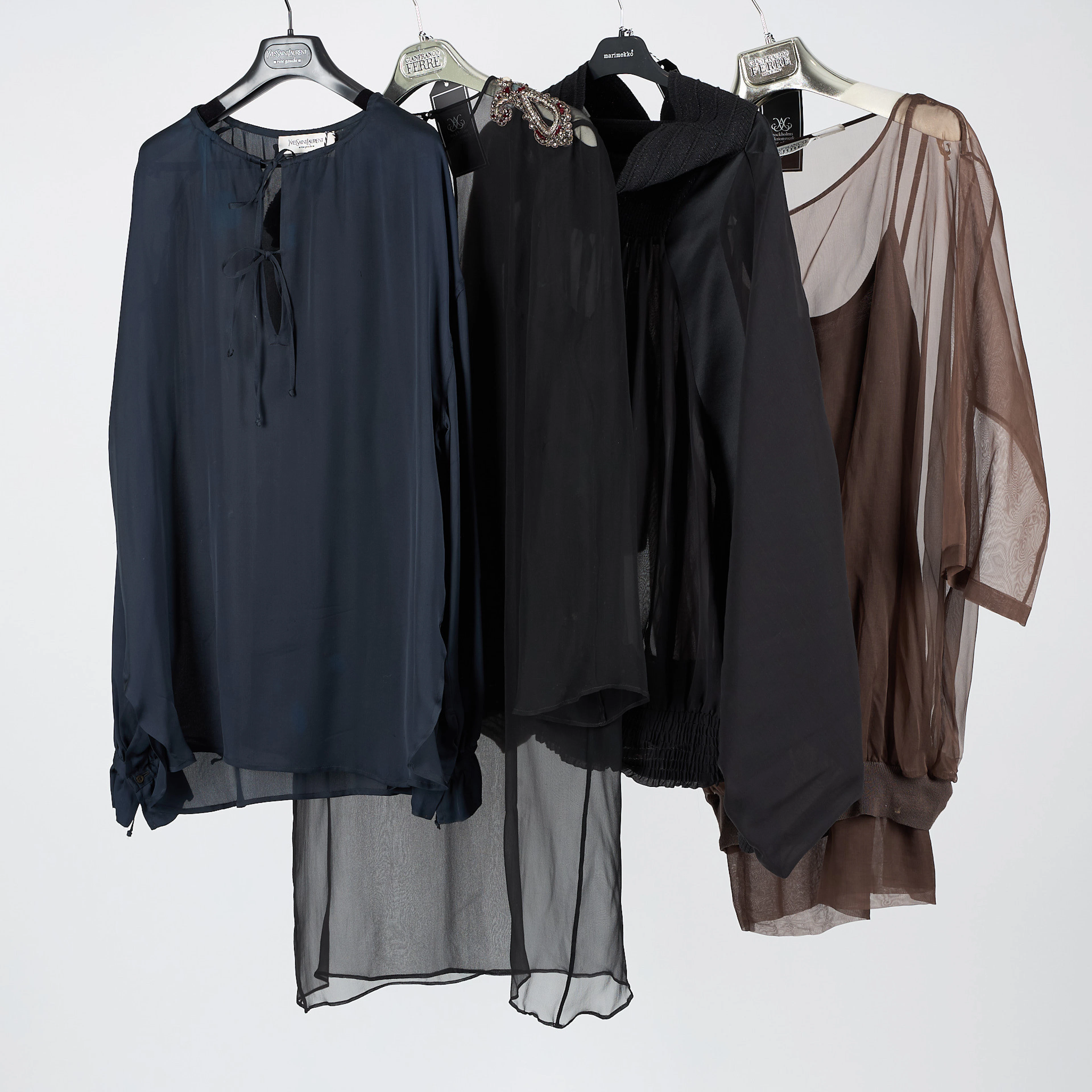 TUNIKOR, 4 st, Yves Saint Laurent och 3 st Gianfranco Ferré.