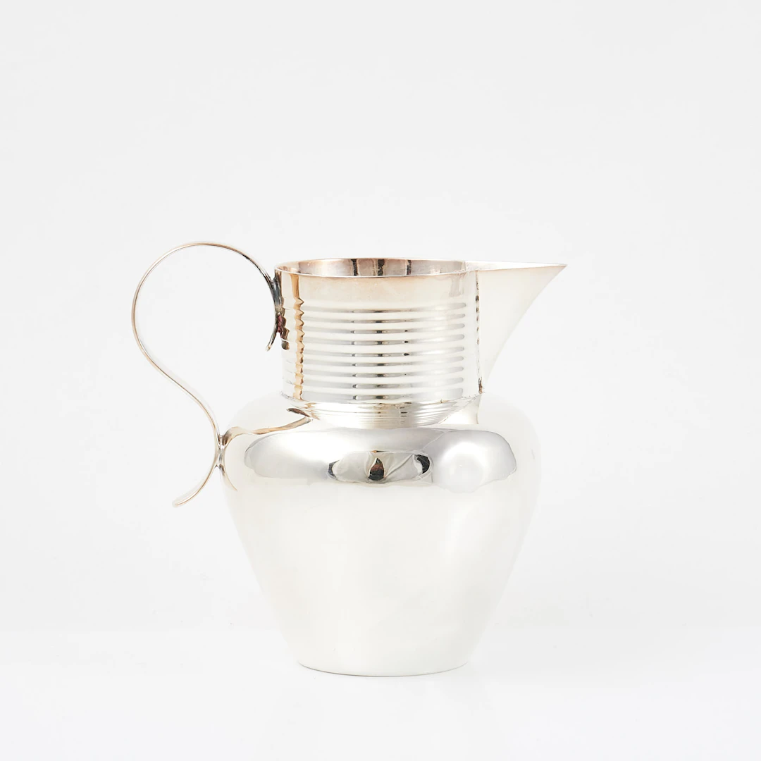 GRÄDDKANNA, silver, 1900-tal, randig dekor, England.