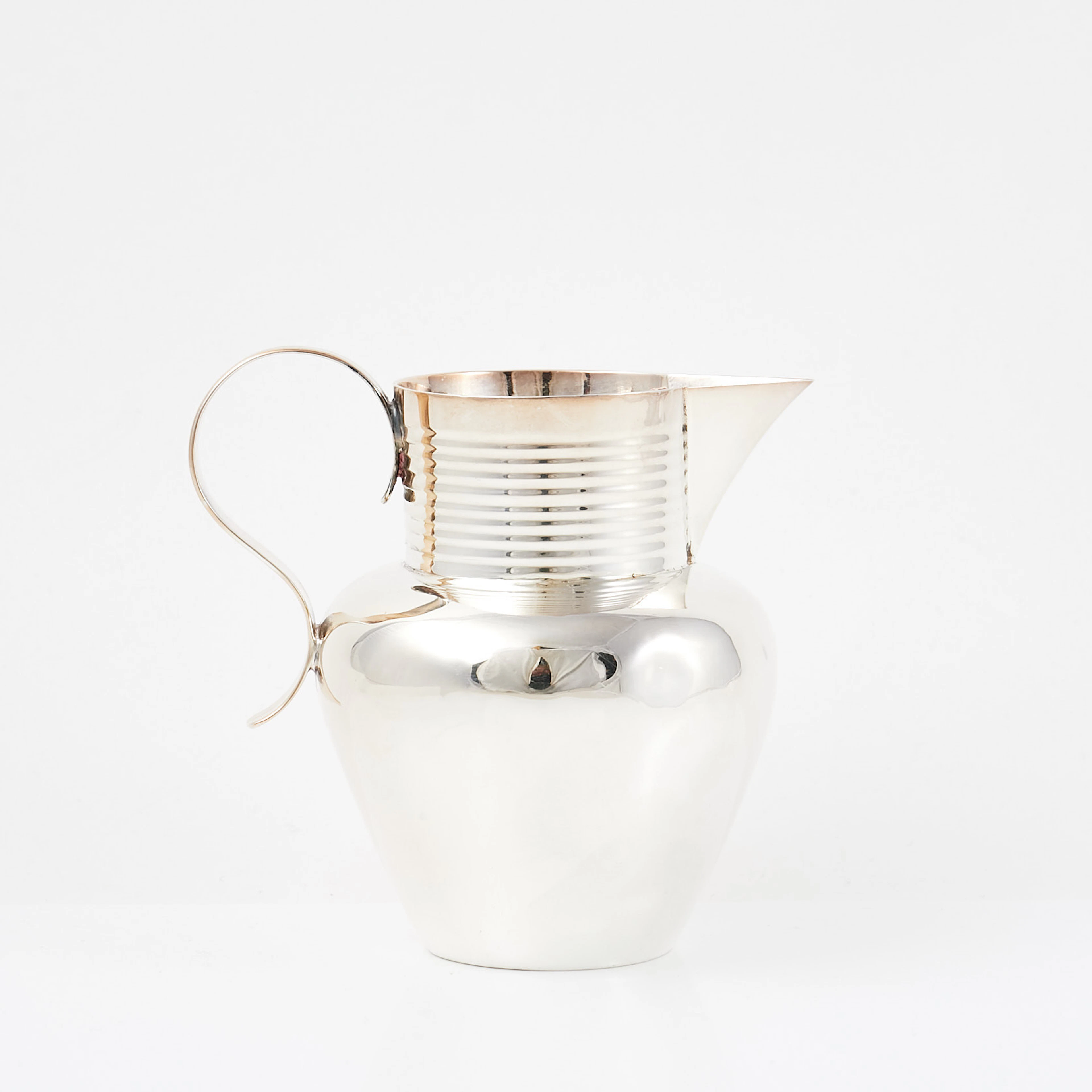 GRÄDDKANNA, silver, 1900-tal, randig dekor, England.