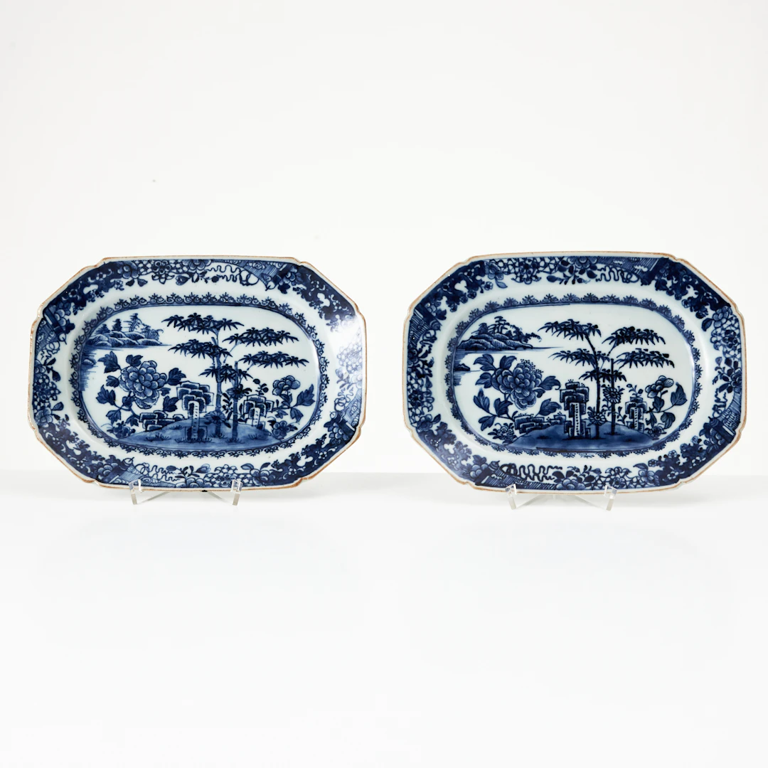 FAT, ett par, porslin, Kina, Qianlong (1736-1795), oktogonal bräm