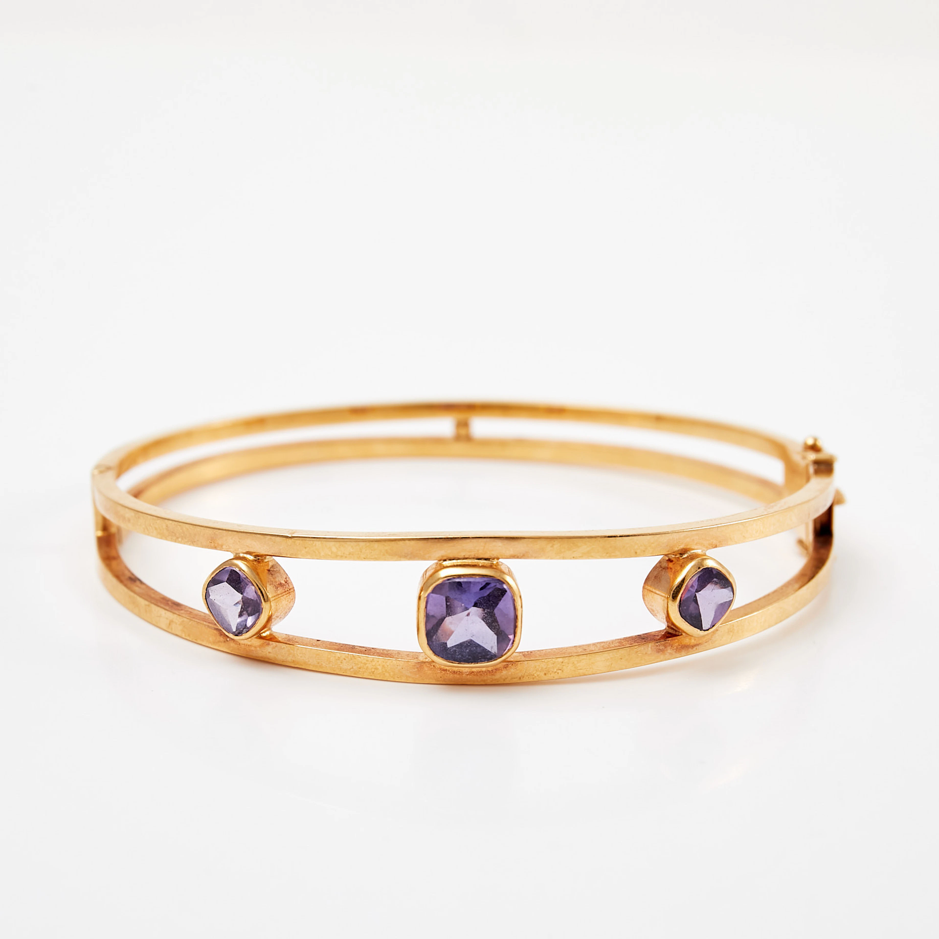 ARMBAND, 18 k guld, med ametister, stelt, öppningsbar, Svedboms Guldsmeds