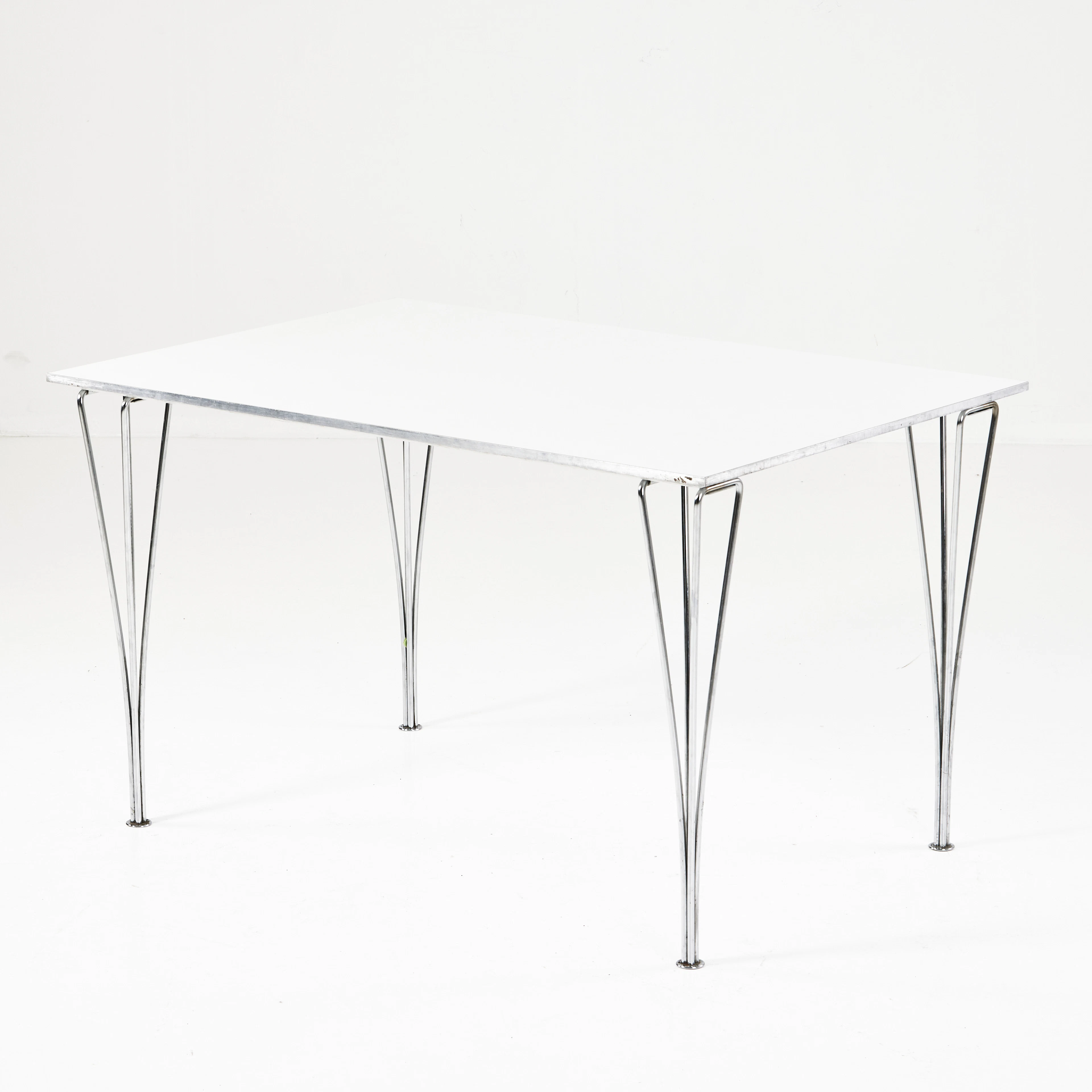 PIET HEIN & BRUNO MATHSSON. Matbord, Fritz Hansen, Danmark, vit bordsskiva