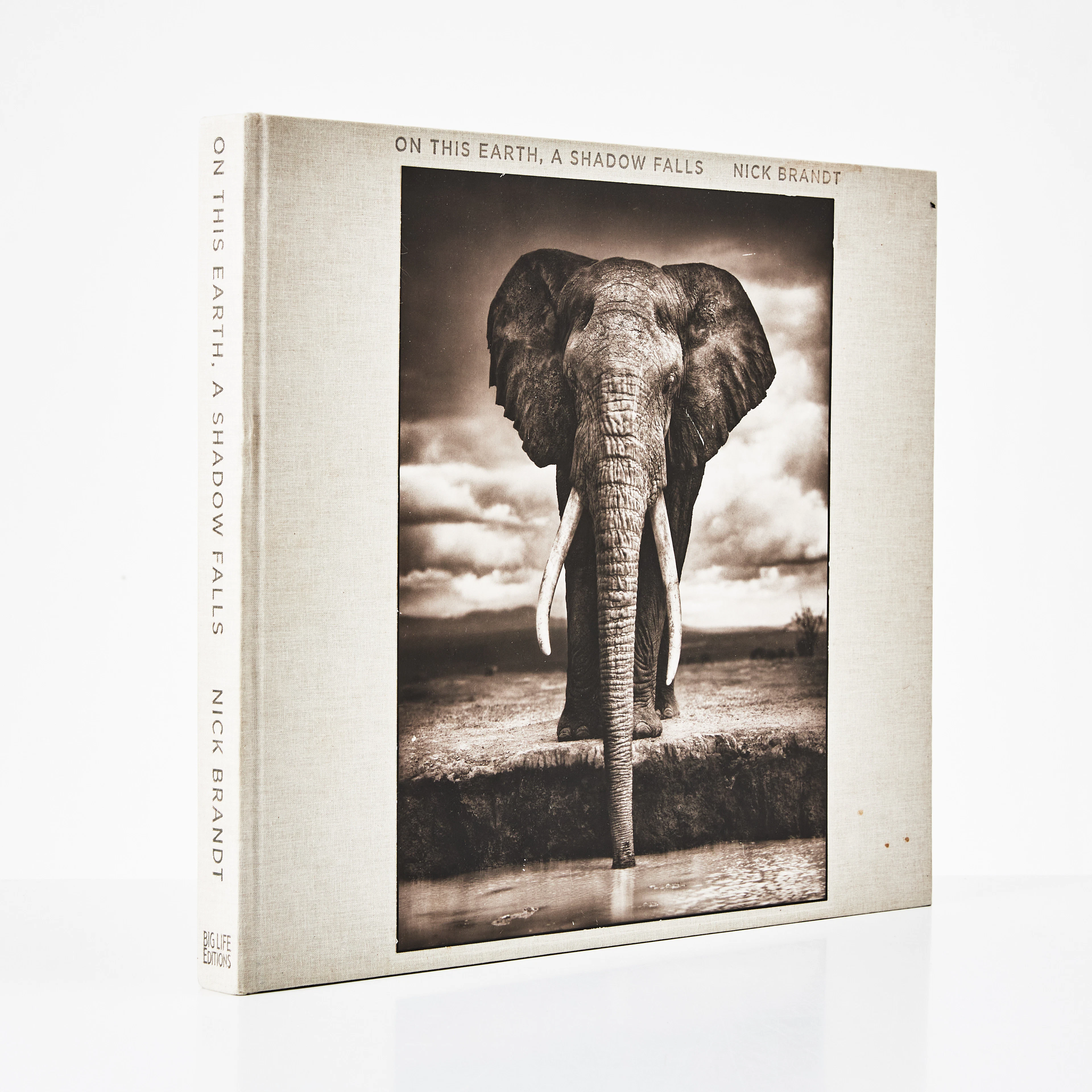 ICK BRANDT. Signerad fotobok, "On This Earth, A Shadow Falls".