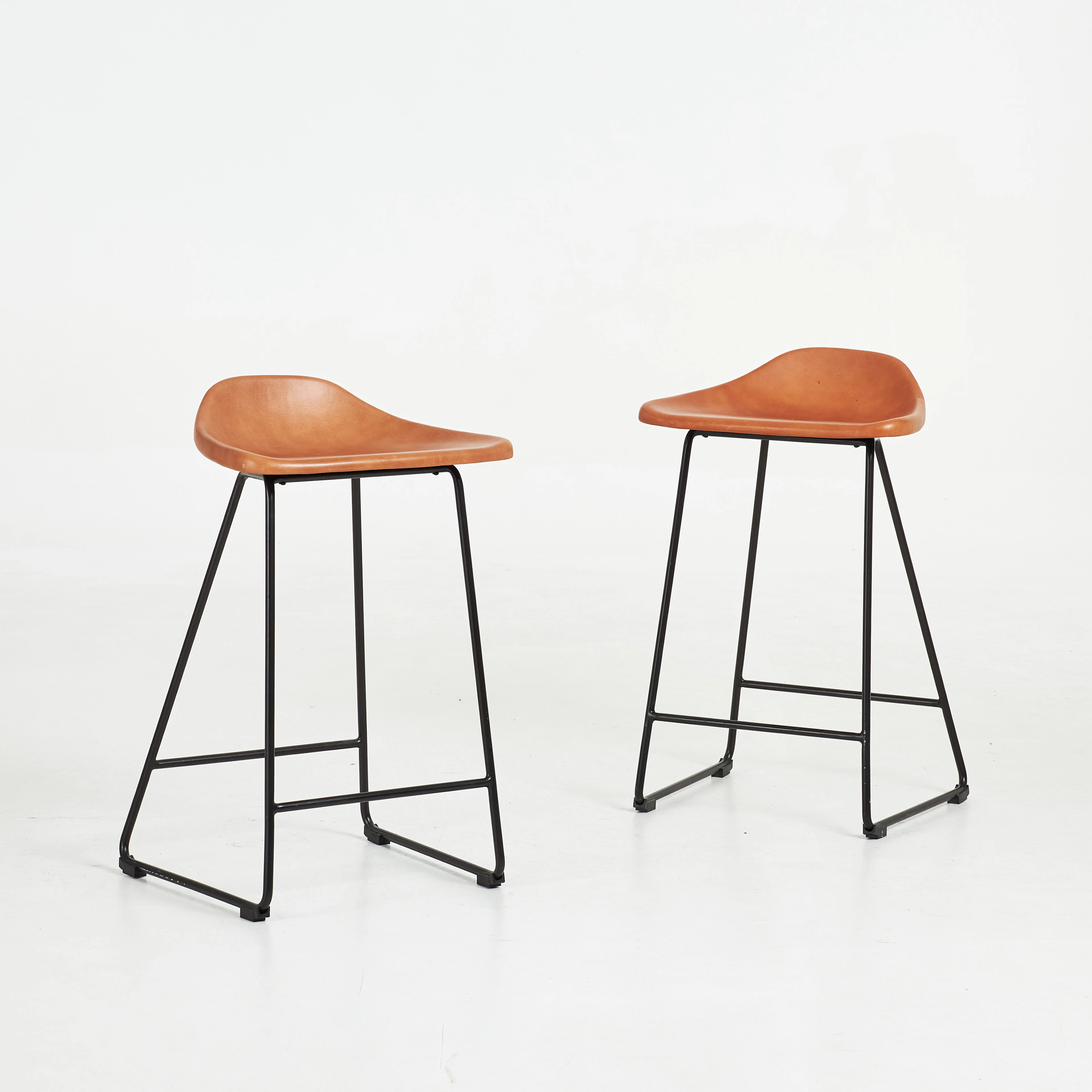 BARSTOLAR. 1 par, "Brenner Counter Height Stool", för Pottery Barn