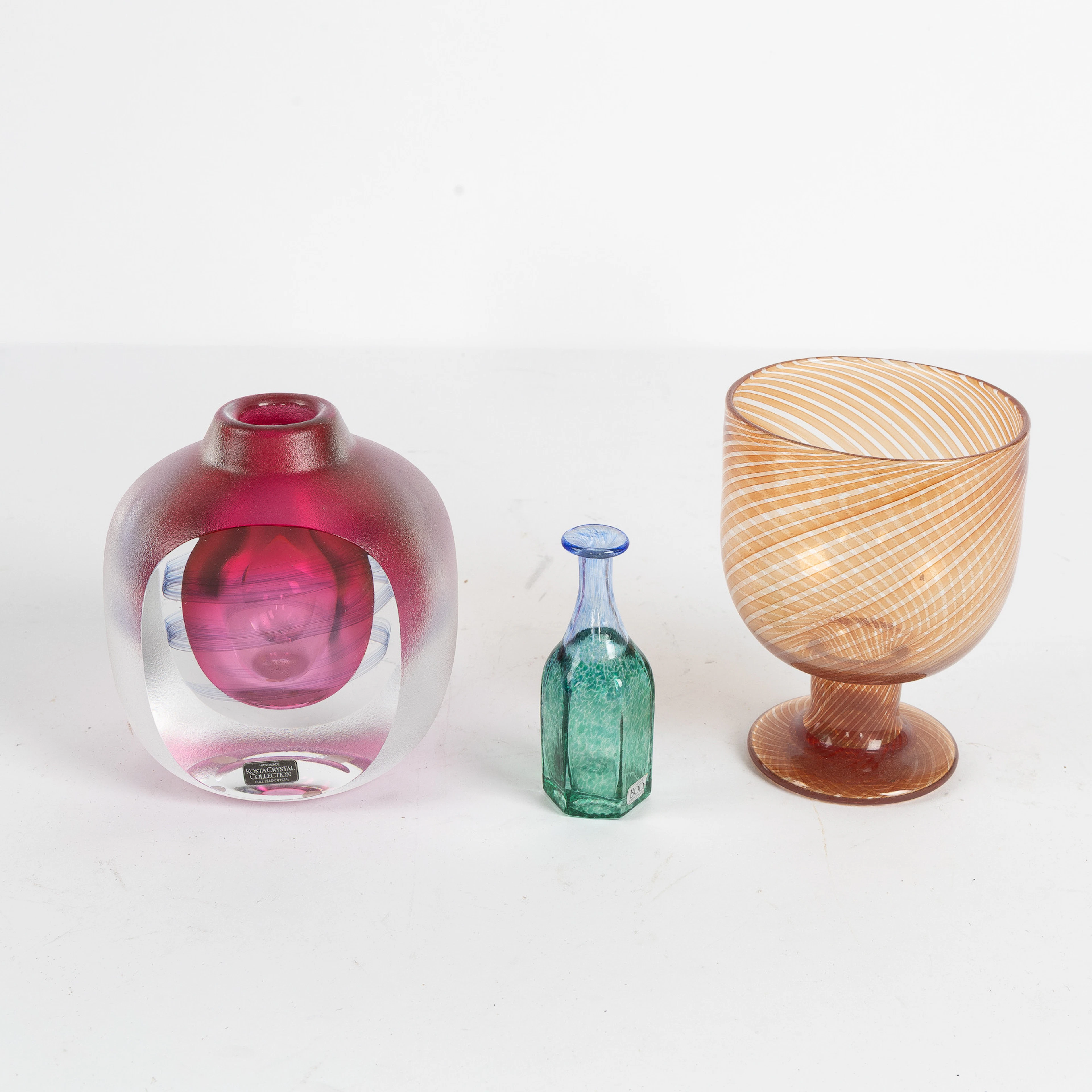 KONSTGLAS, 3 delar, Kaj Franck, Göran Wärff, Bertil Vallien, Kosta Boda.