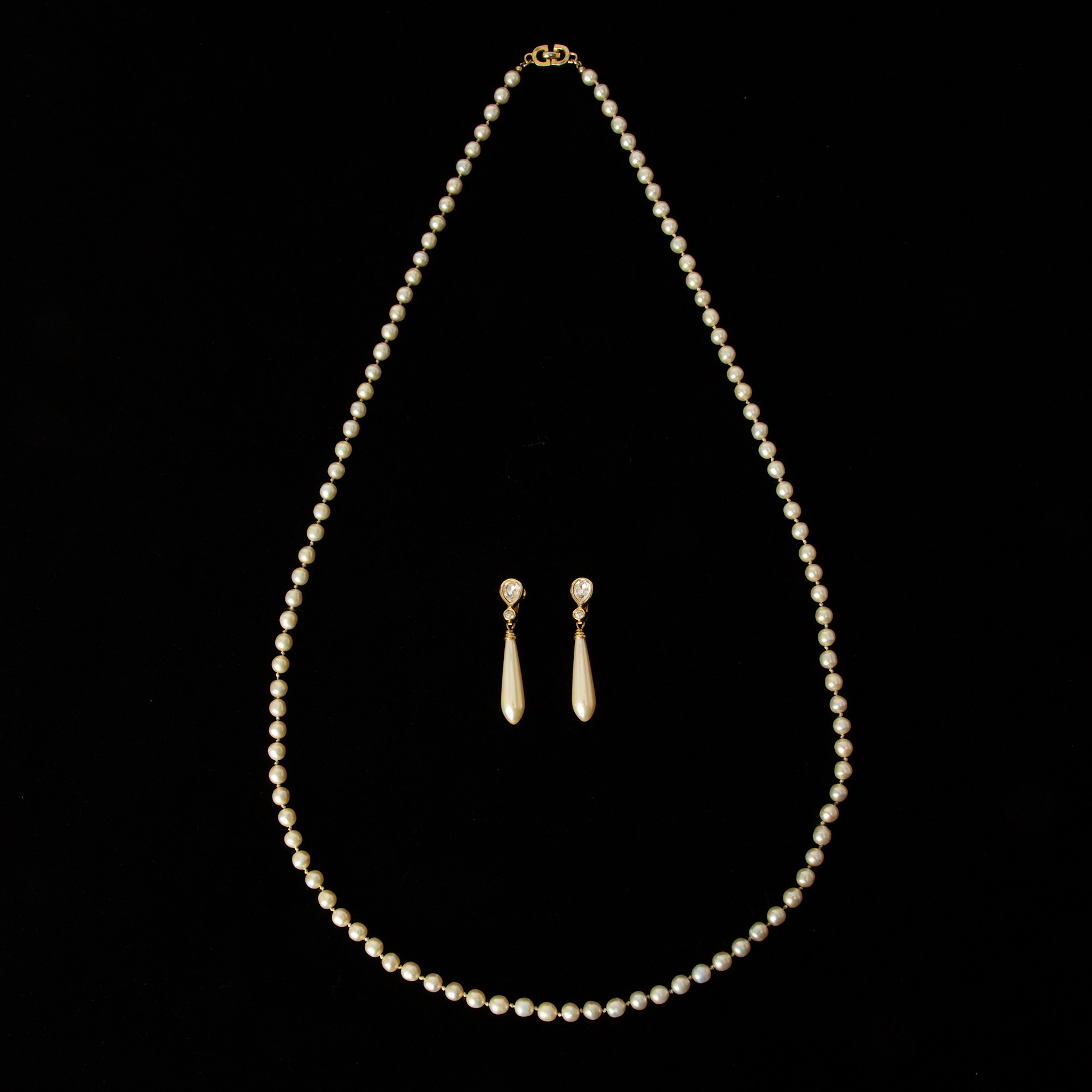 DIOR. Collier samt örhängen, imitationspärlor.