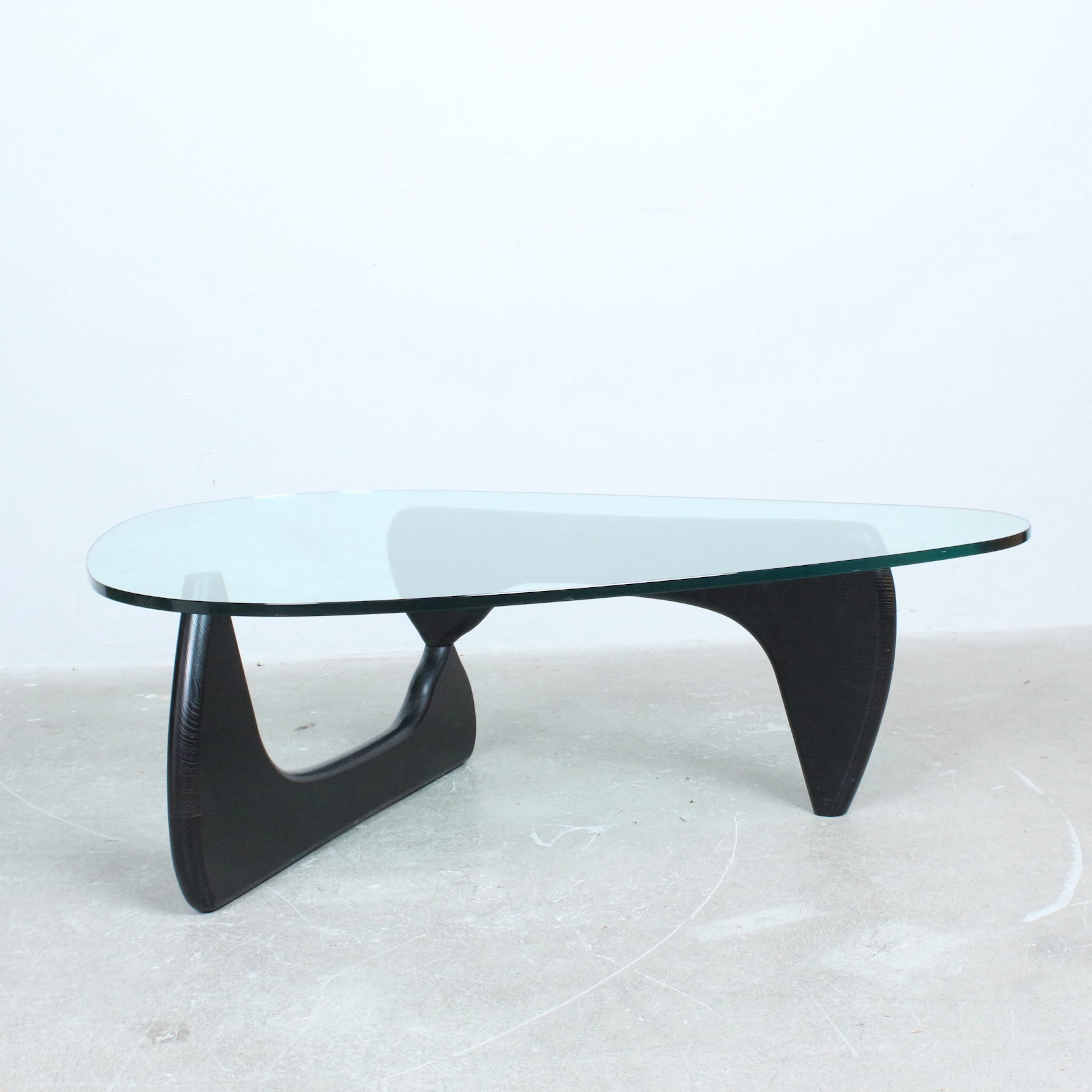 ISAMU NOGUCHI. für VITRA. Couchtisch / Coffeetable 'Noguchi Coffee Table'.