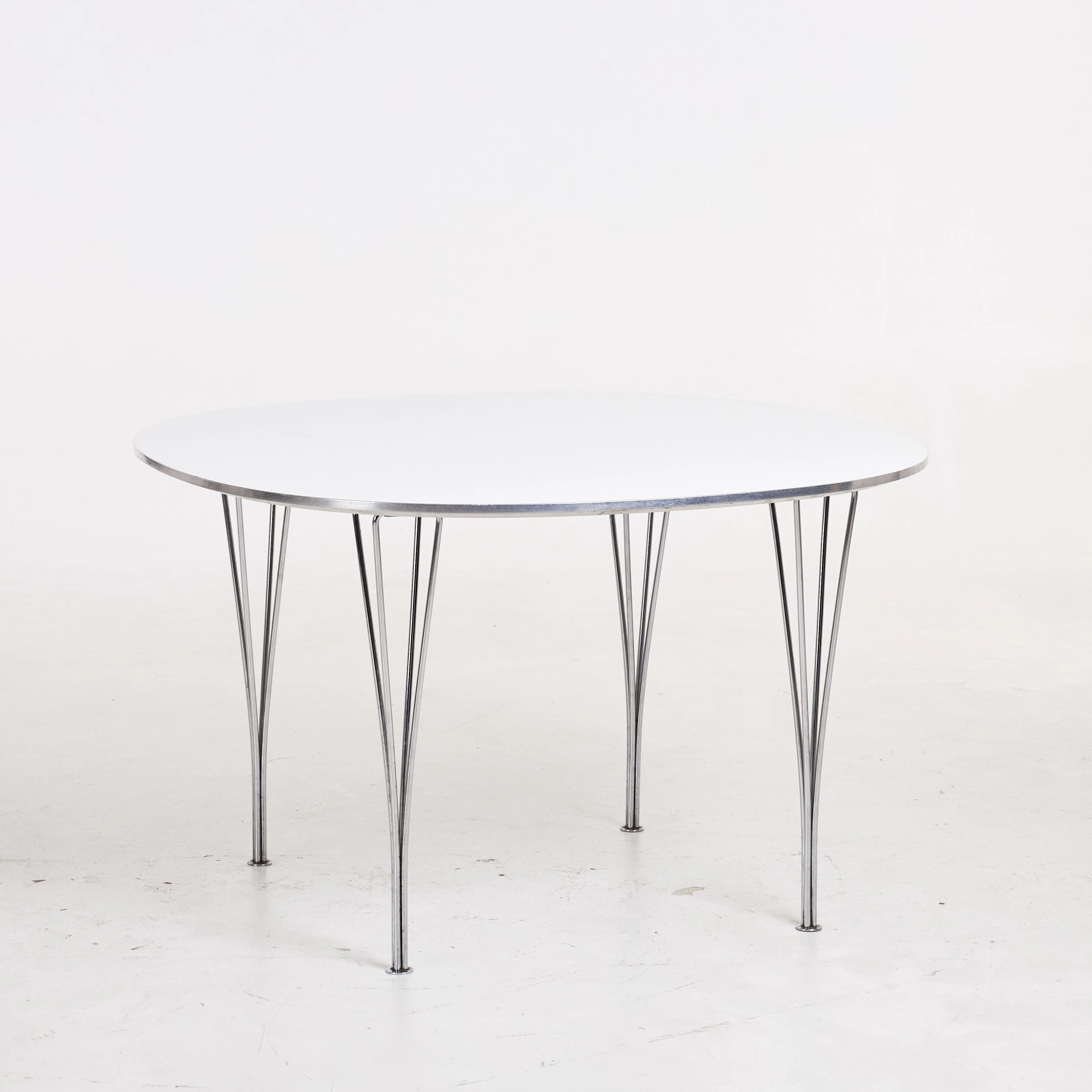 BRUNO MATHSSON & PIET HEIN. Bord, "Supercirkel", Bruno Mathsson International