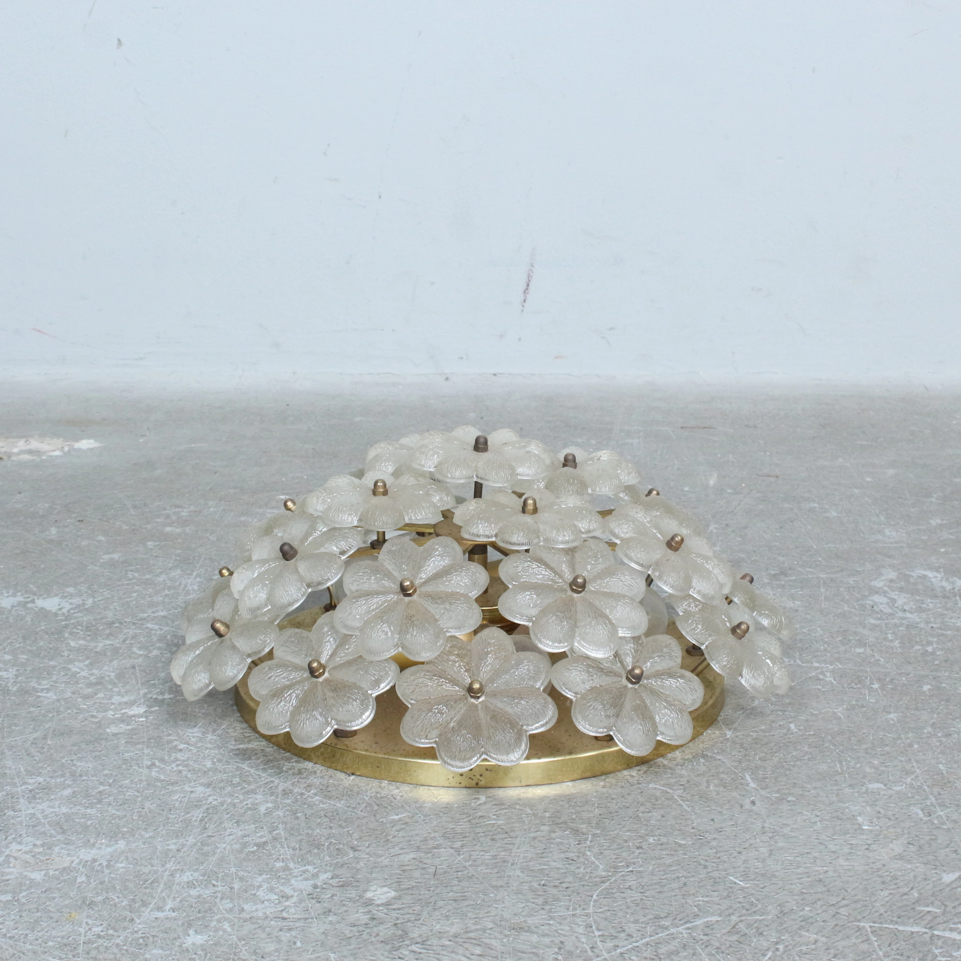 ERNST PALME. Deckenleuchte / Lampe, aus Messing und Glas, 1960er Jahre