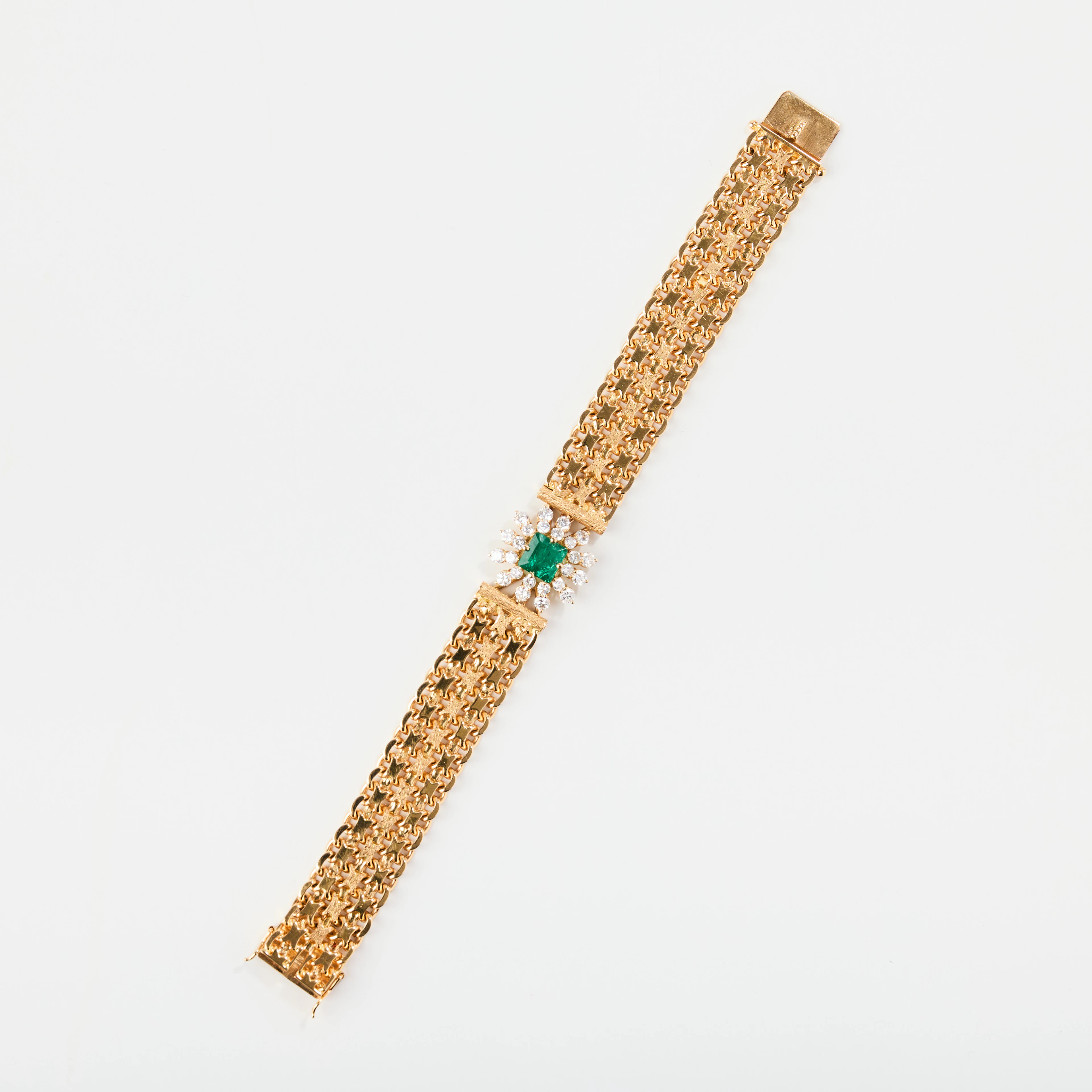 ARMBAND, 18K guld med en smaragd och diamanter, Nordiska Juvelaktiebolaget